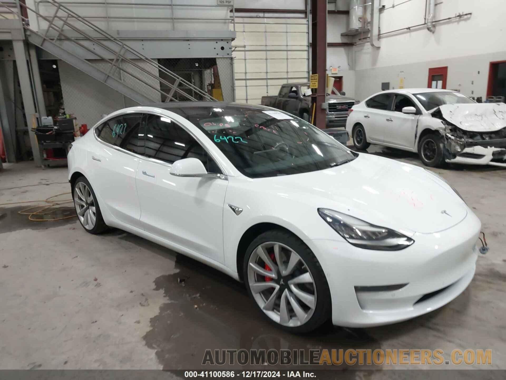 5YJ3E1EB3JF084493 TESLA MODEL 3 2018