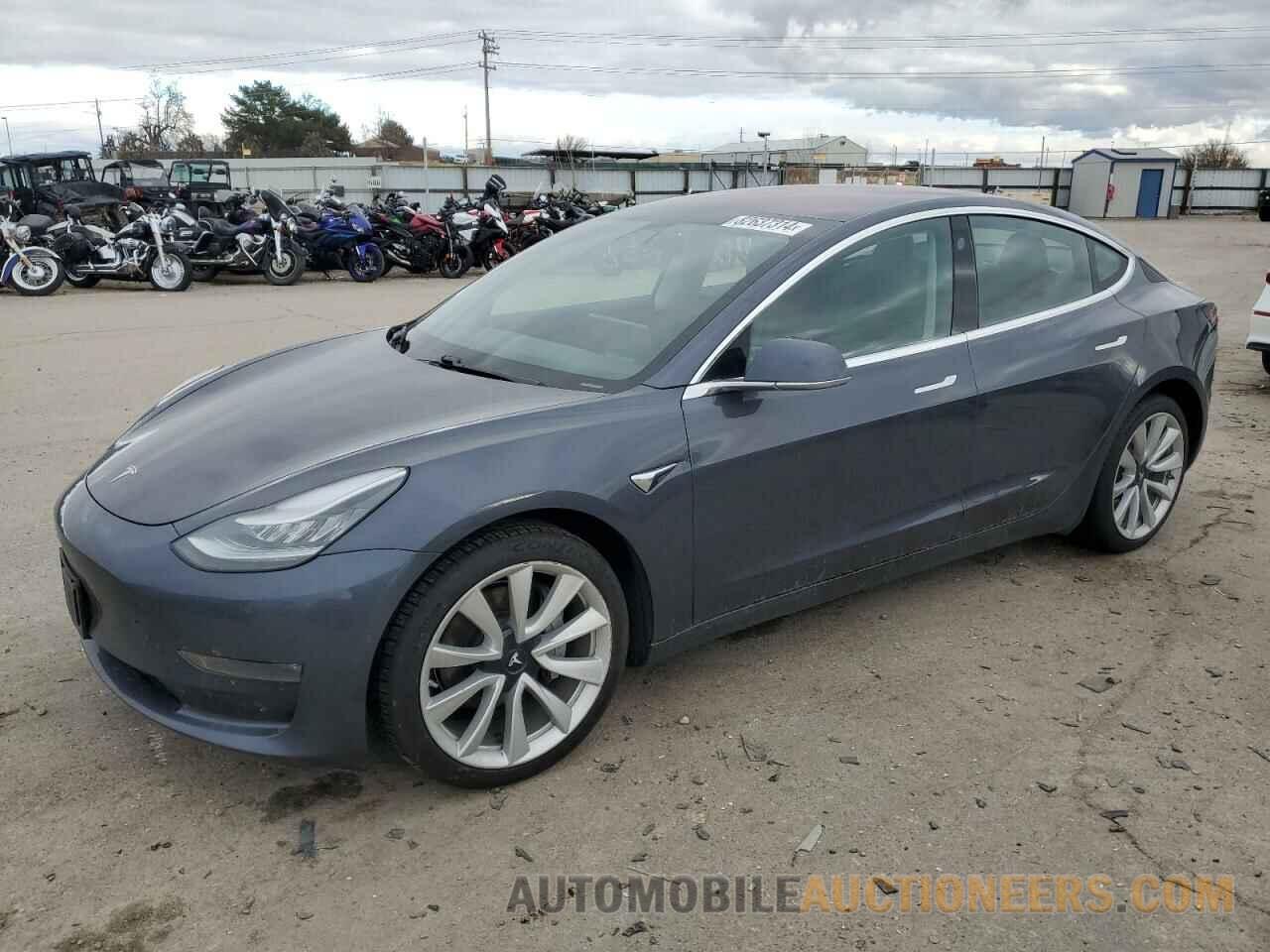 5YJ3E1EB3JF086888 TESLA MODEL 3 2018