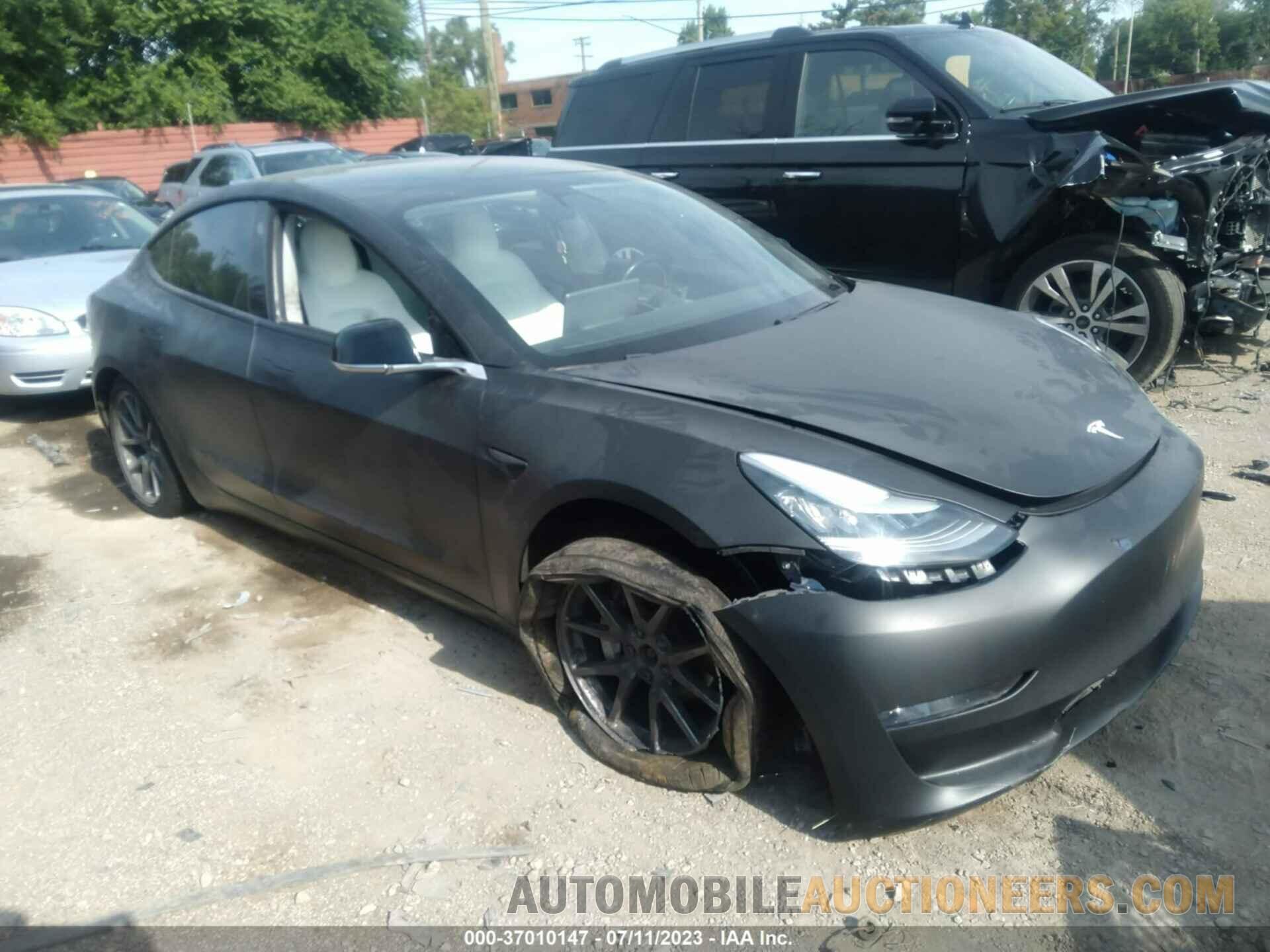 5YJ3E1EB3JF113006 TESLA MODEL 3 2018