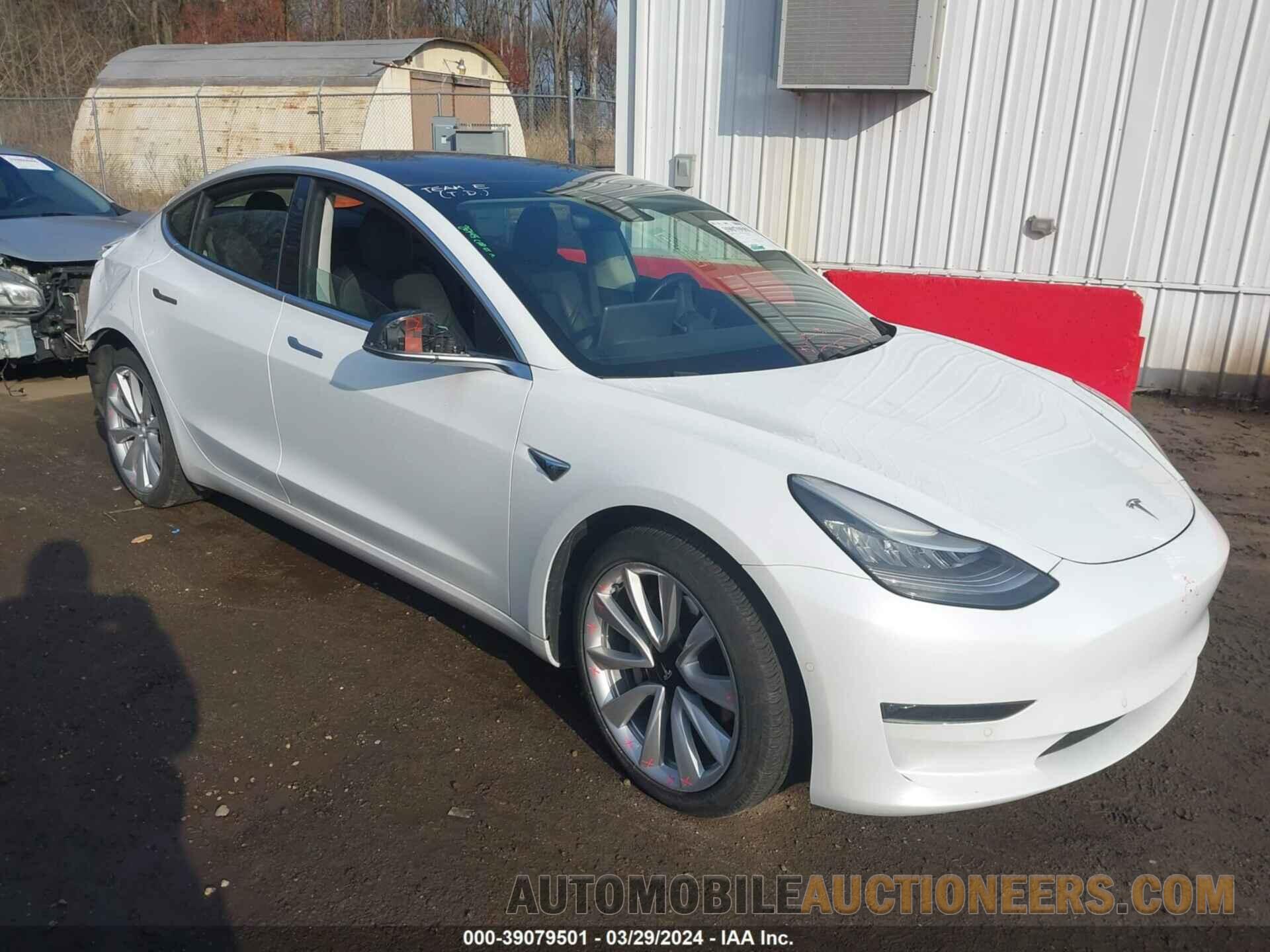 5YJ3E1EB3JF117864 TESLA MODEL 3 2018