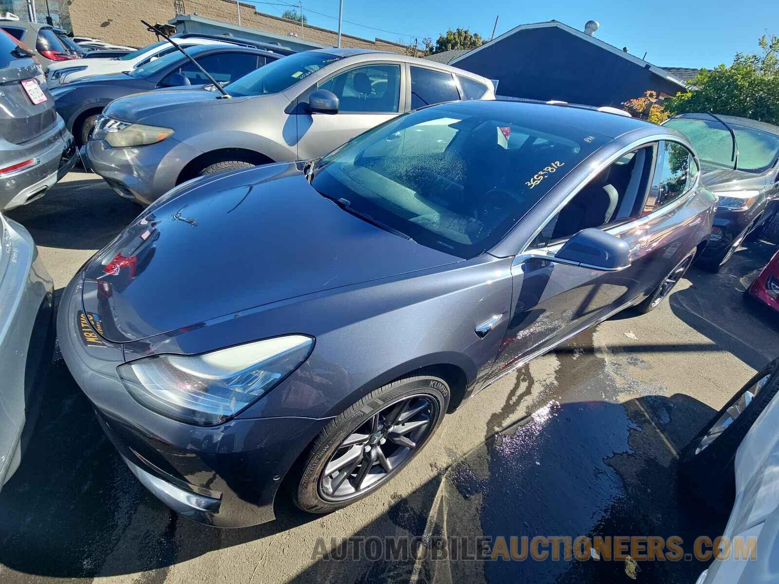 5YJ3E1EB3JF128458 Tesla Model 3 2018