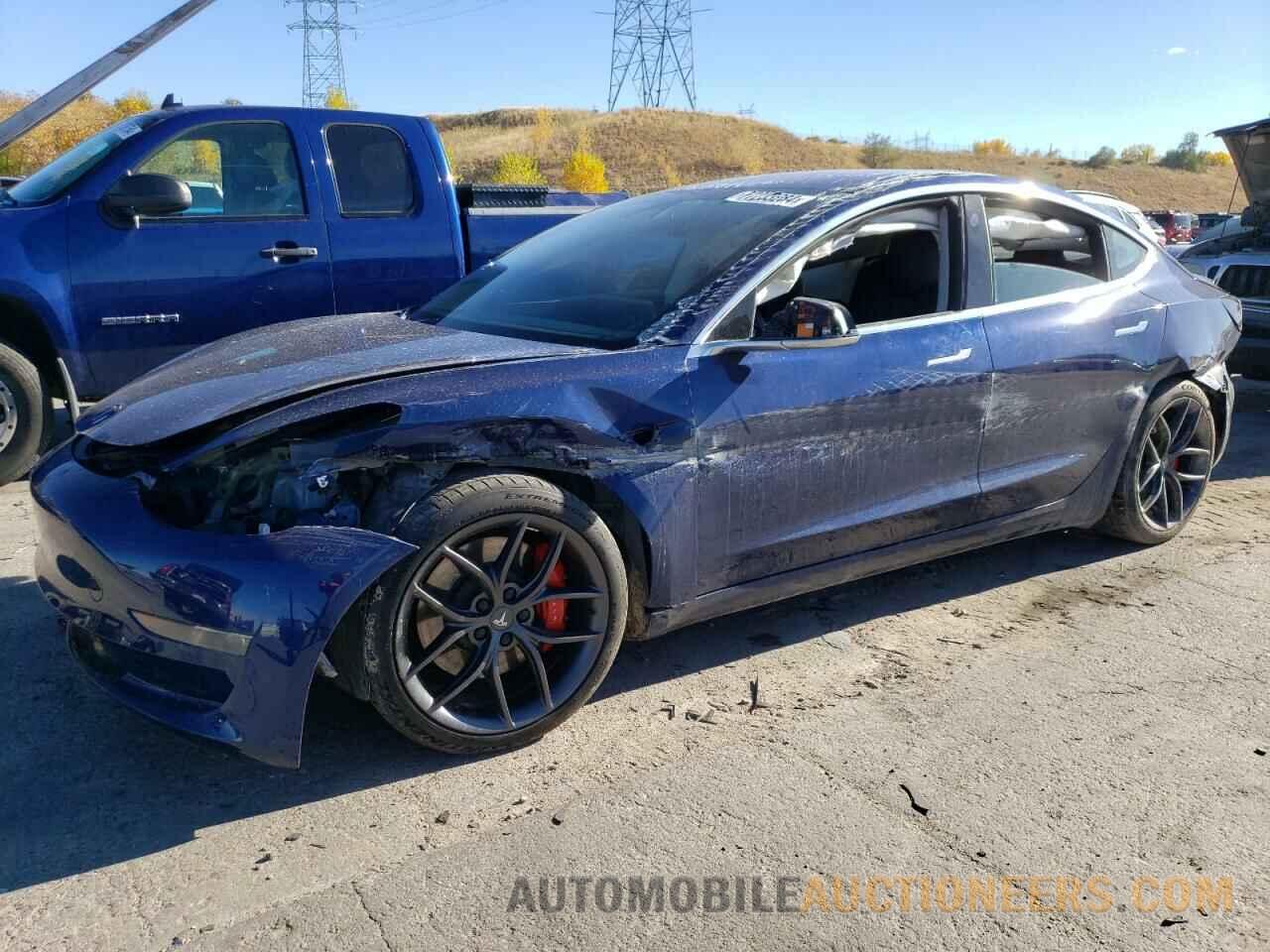 5YJ3E1EB3JF180043 TESLA MODEL 3 2018