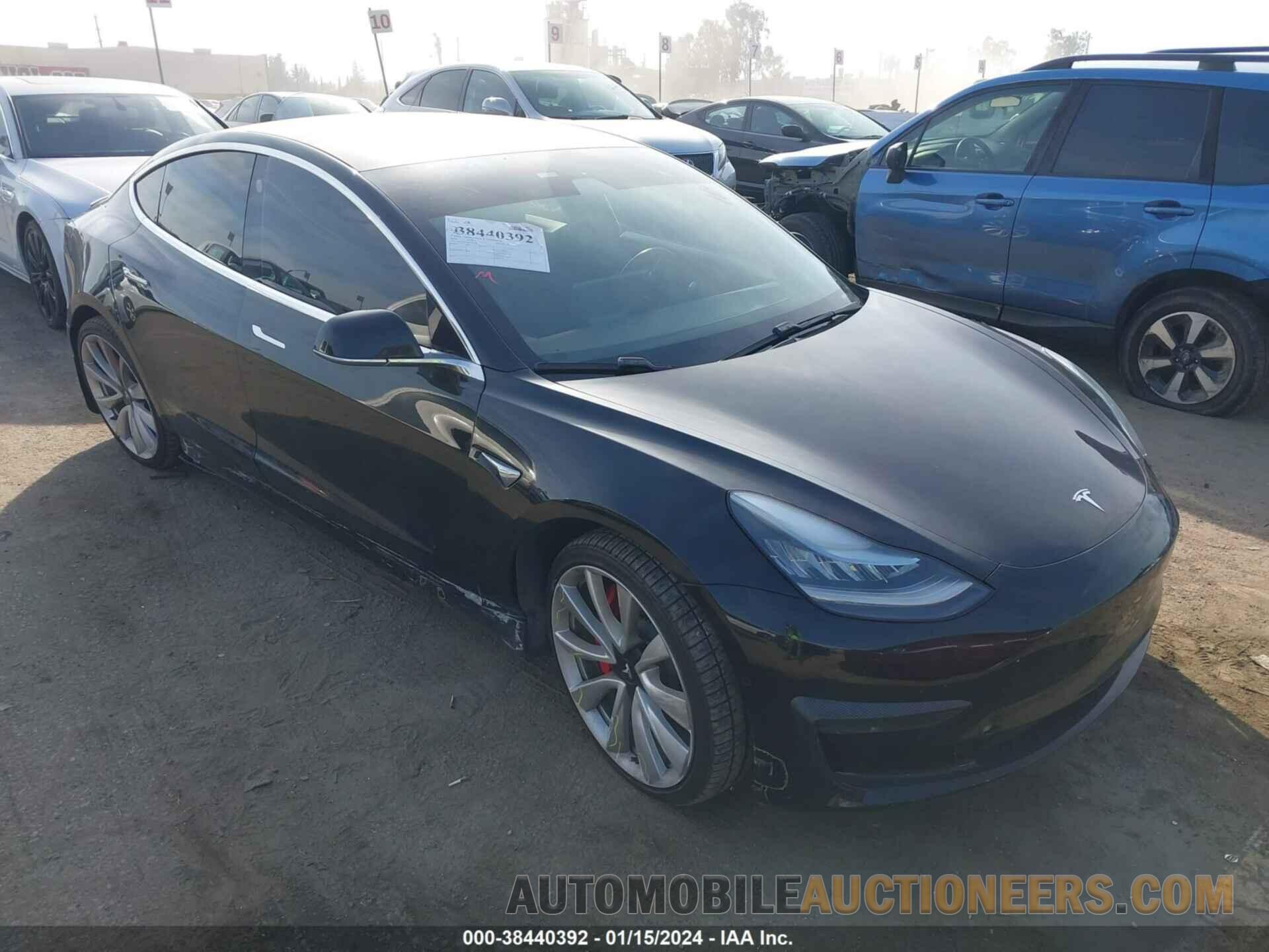 5YJ3E1EB3JF187669 TESLA MODEL 3 2018