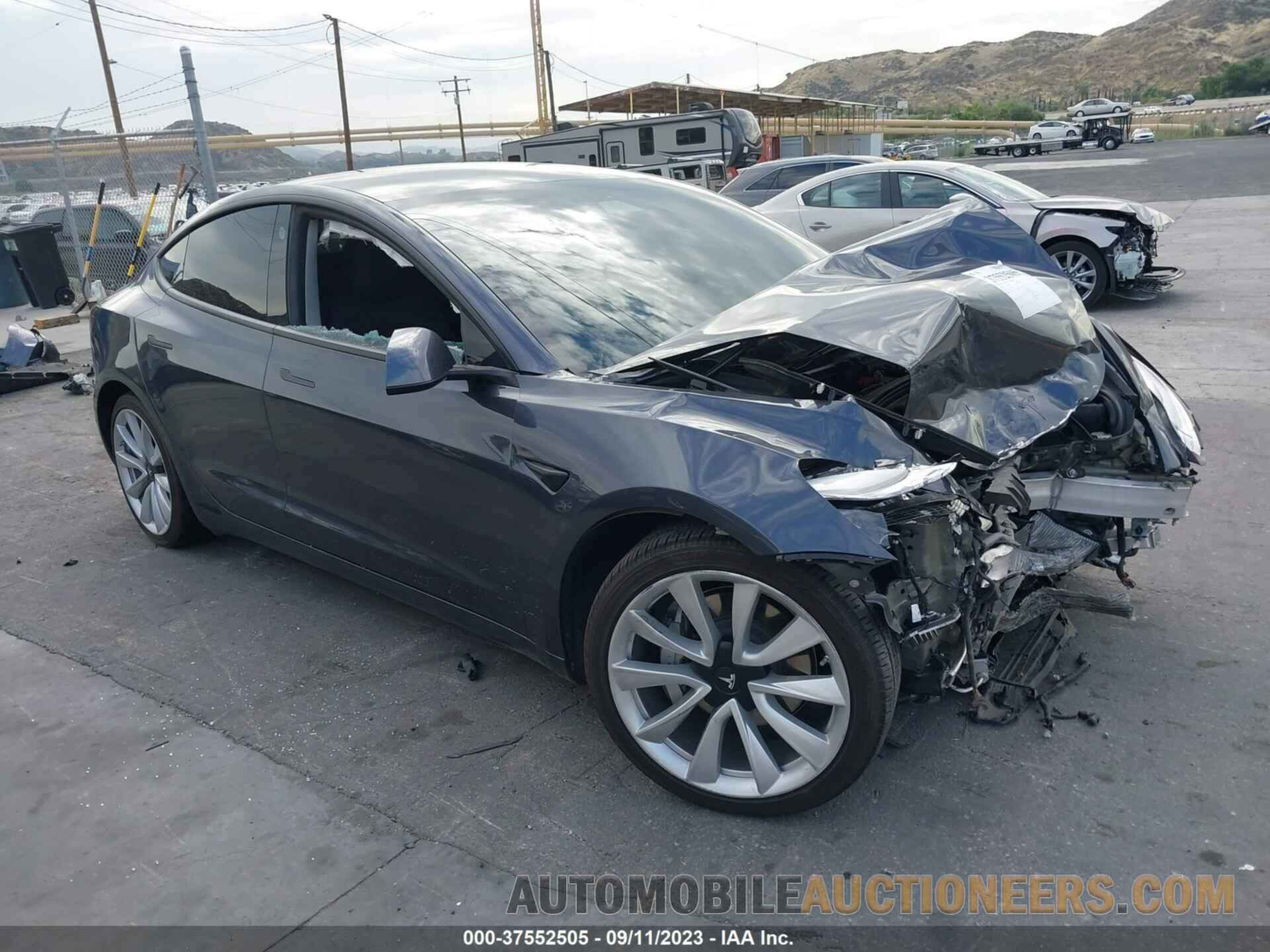 5YJ3E1EB3KF389526 TESLA MODEL 3 2019