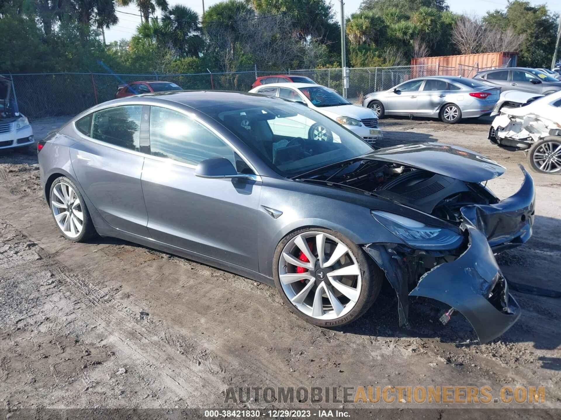 5YJ3E1EB4JF083126 TESLA MODEL 3 2018