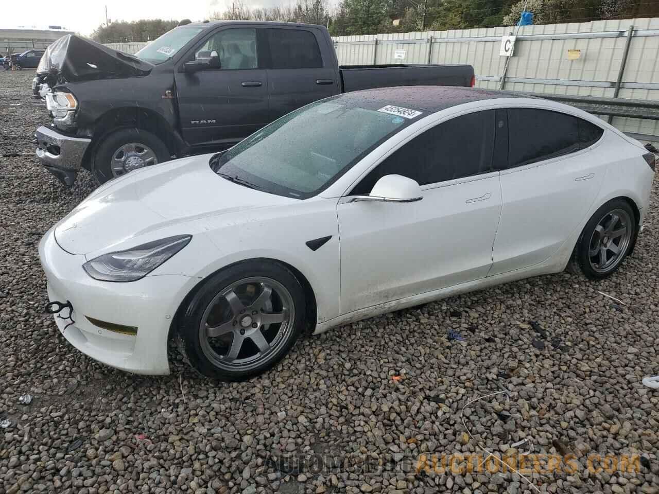 5YJ3E1EB4JF131093 TESLA MODEL 3 2018