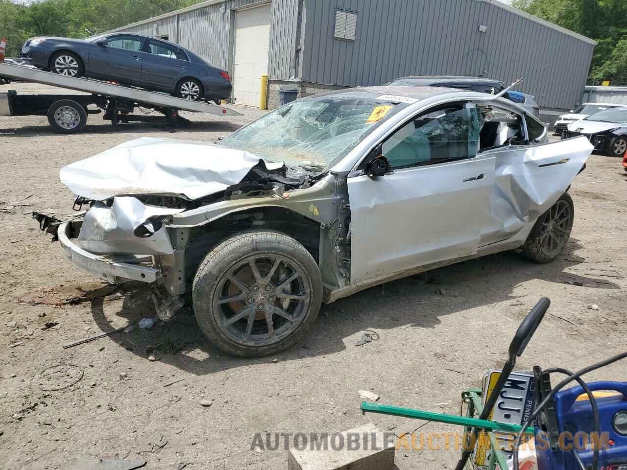 5YJ3E1EB5JF074824 TESLA MODEL 3 2018