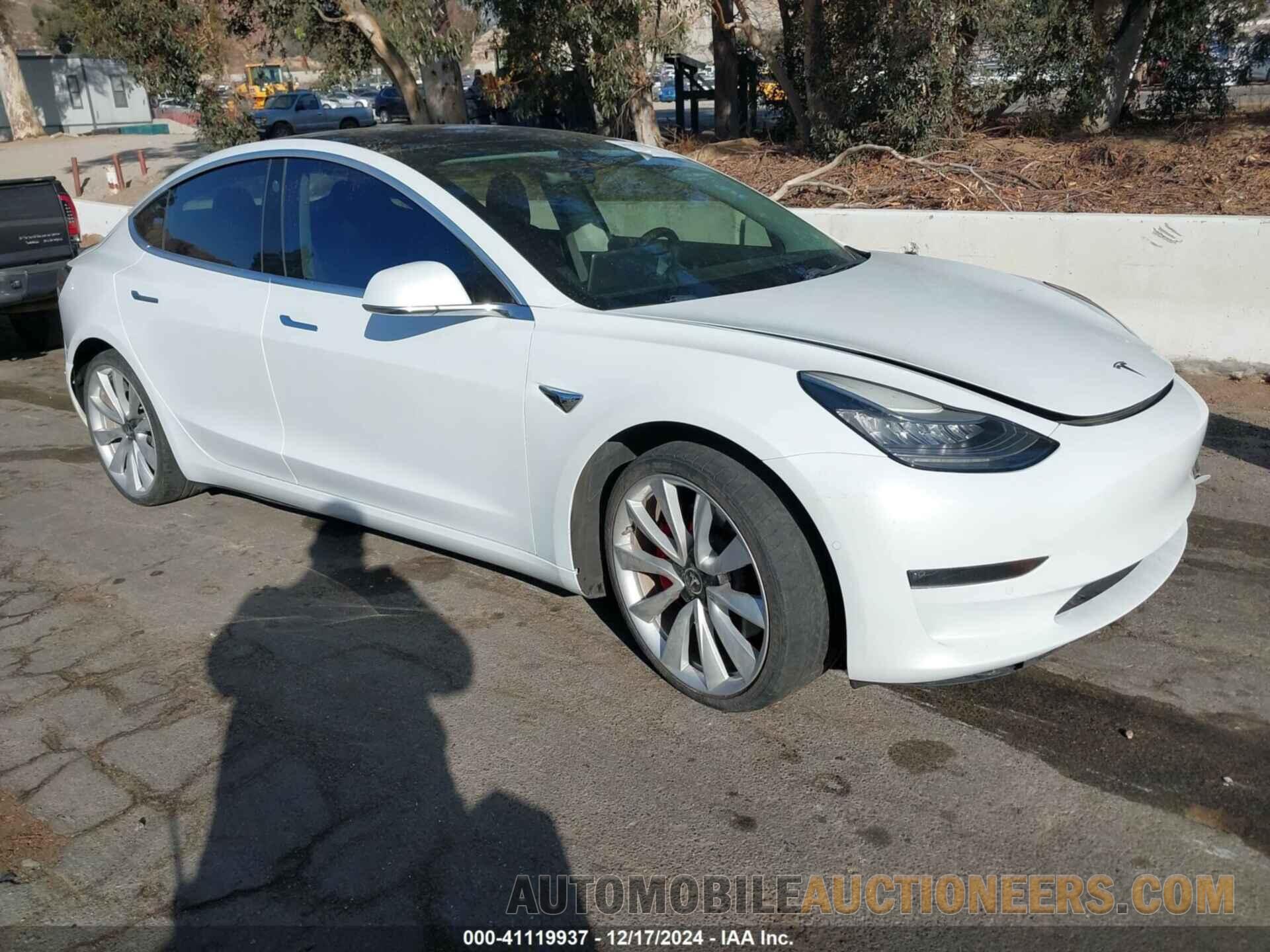 5YJ3E1EB5JF084379 TESLA MODEL 3 2018