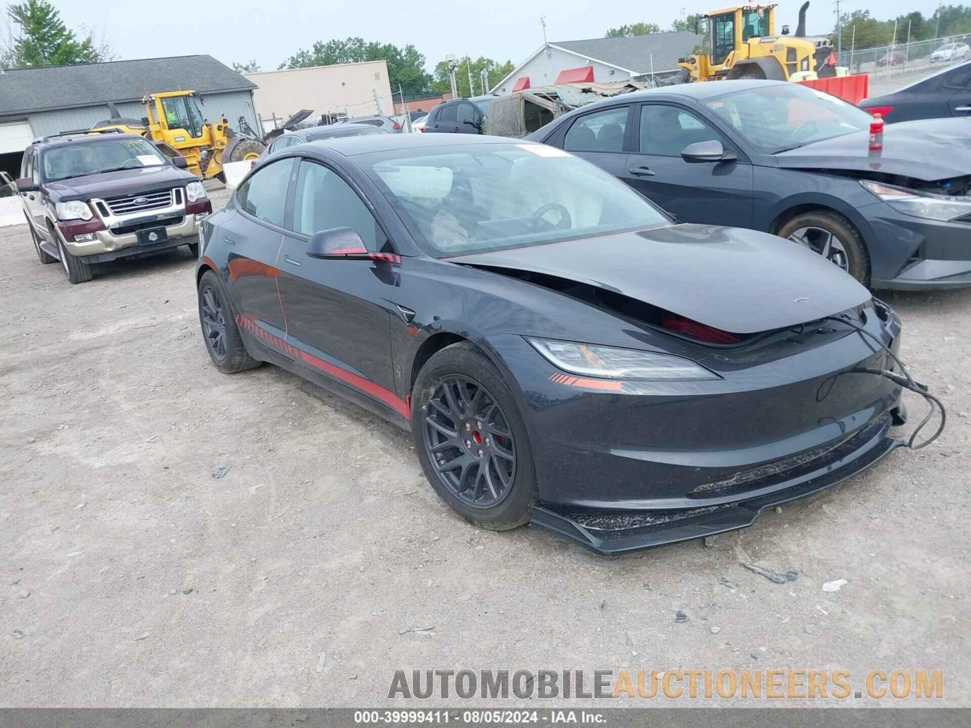 5YJ3E1EB5RF729818 TESLA MODEL 3 2024