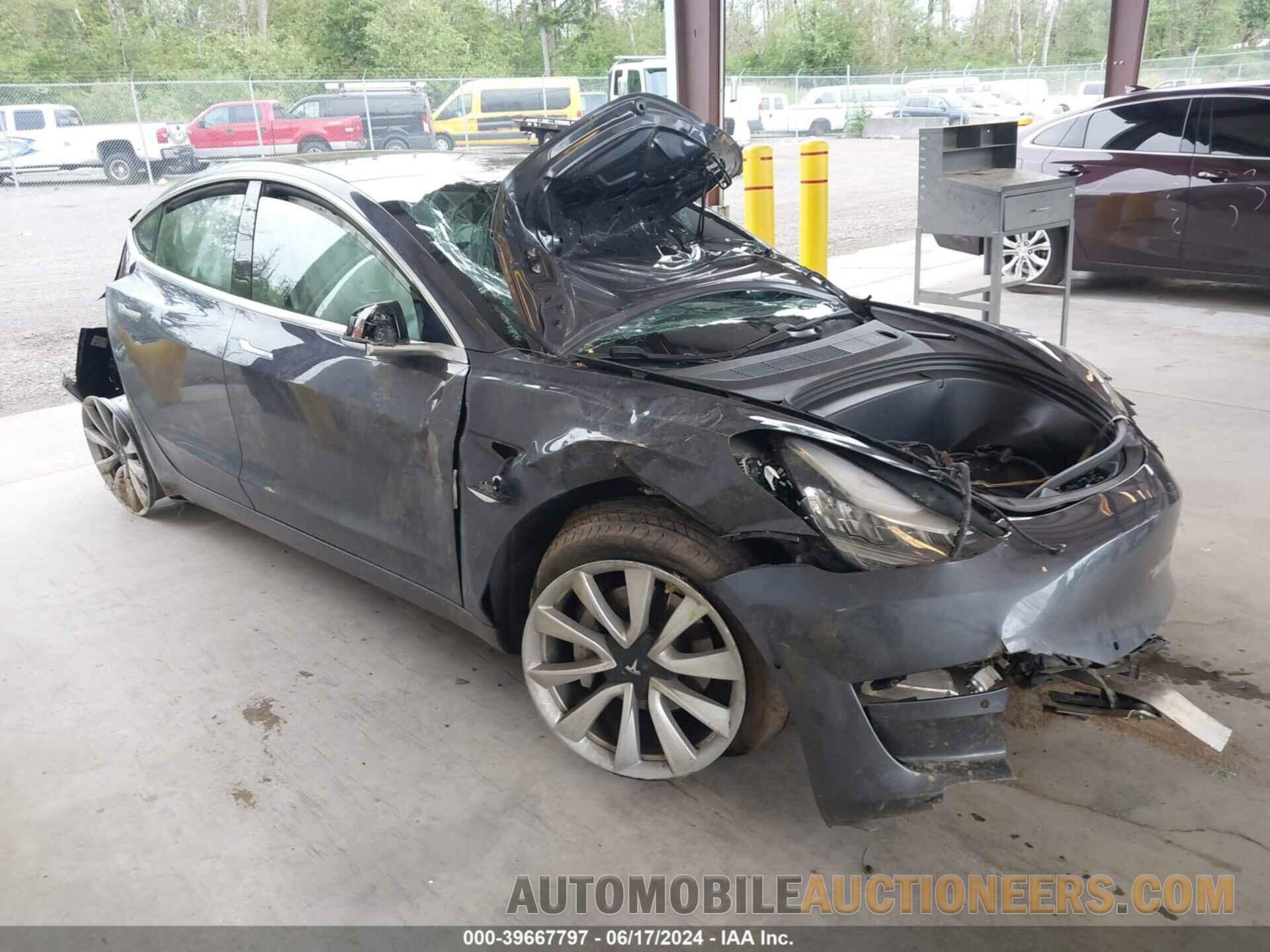 5YJ3E1EB6JF090823 TESLA MODEL 3 2018