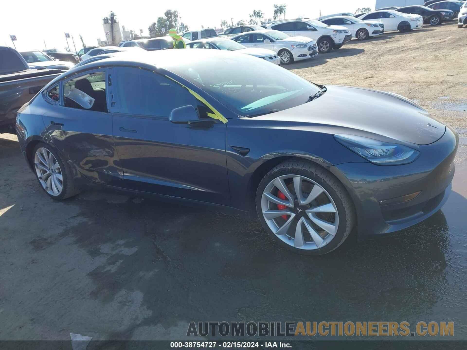 5YJ3E1EB7JF073156 TESLA MODEL 3 2018