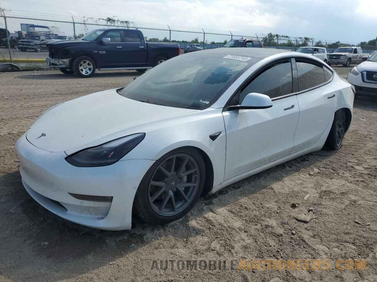 5YJ3E1EB7MF924831 TESLA MODEL 3 2021