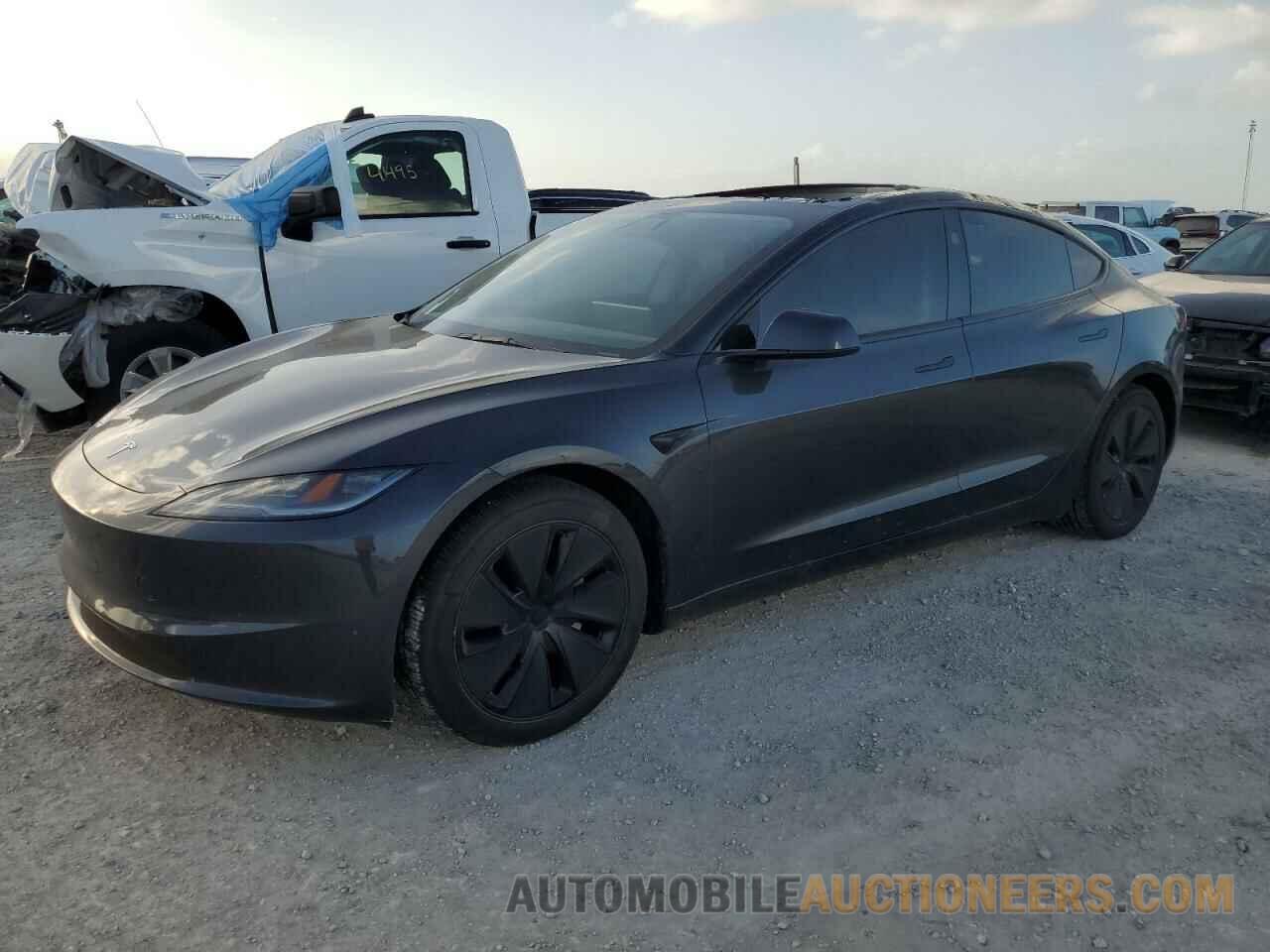 5YJ3E1EB7RF735443 TESLA MODEL 3 2024