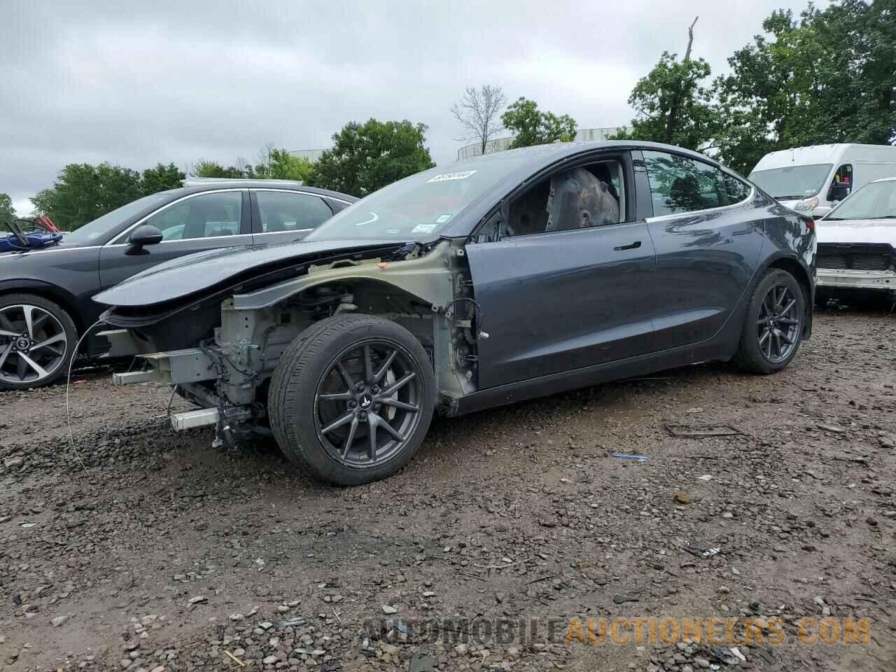 5YJ3E1EB8JF064076 TESLA MODEL 3 2018