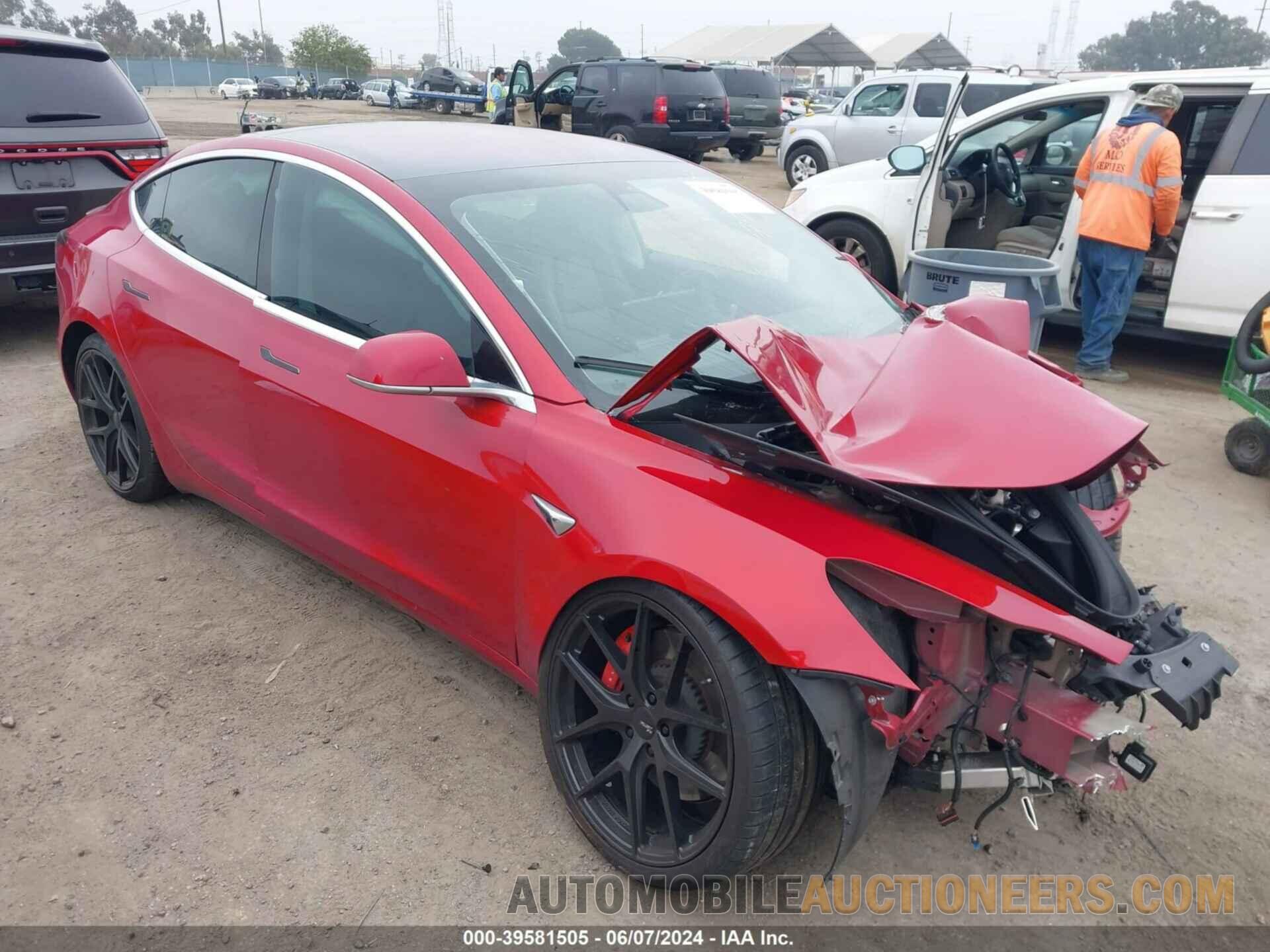 5YJ3E1EB8JF083565 TESLA MODEL 3 2018