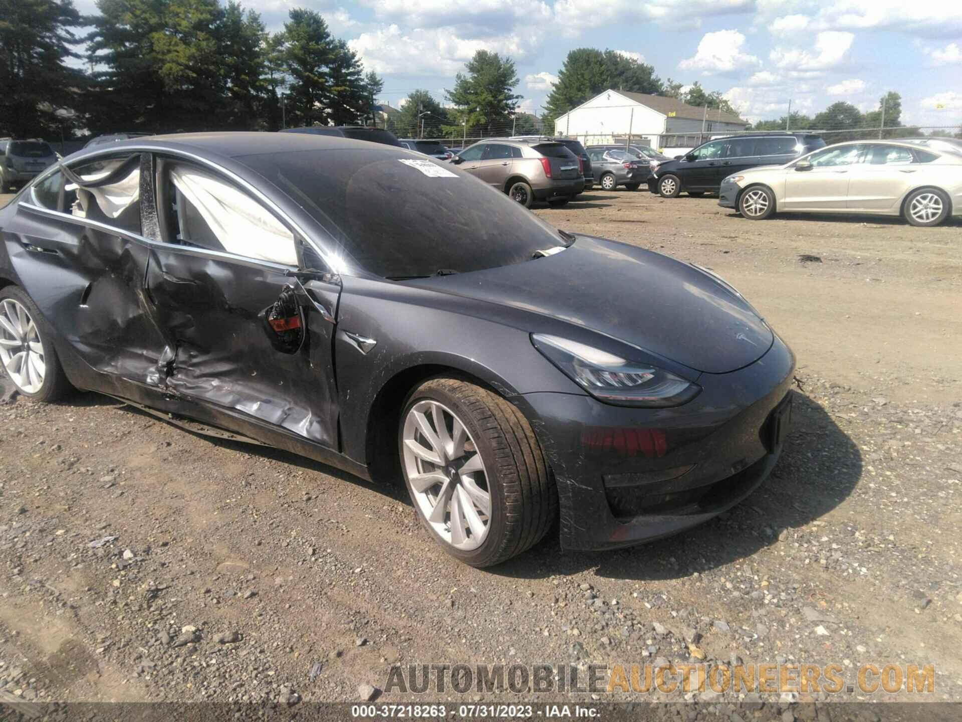 5YJ3E1EB8JF097160 TESLA MODEL 3 2018