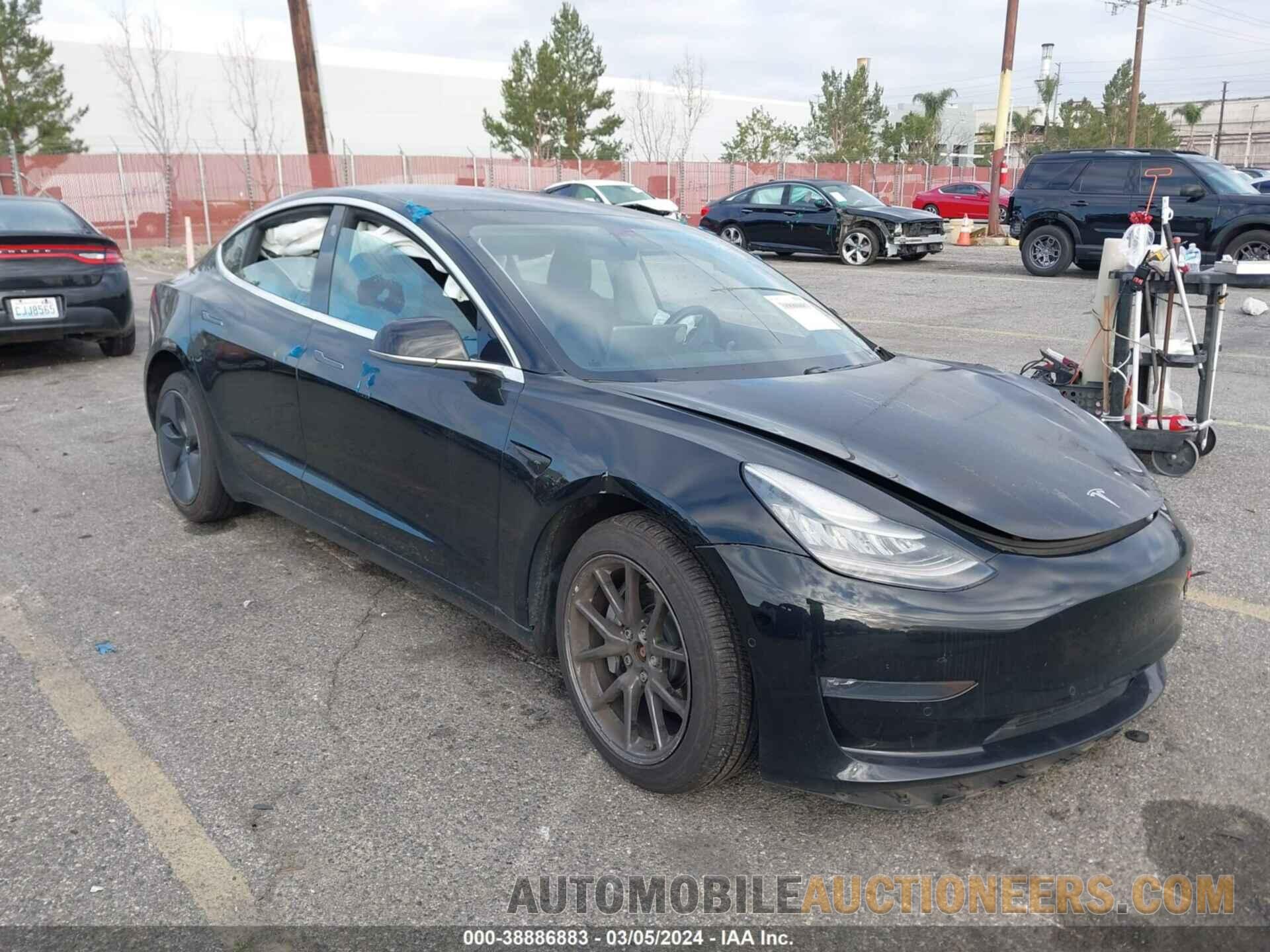 5YJ3E1EB8JF127273 TESLA MODEL 3 2018