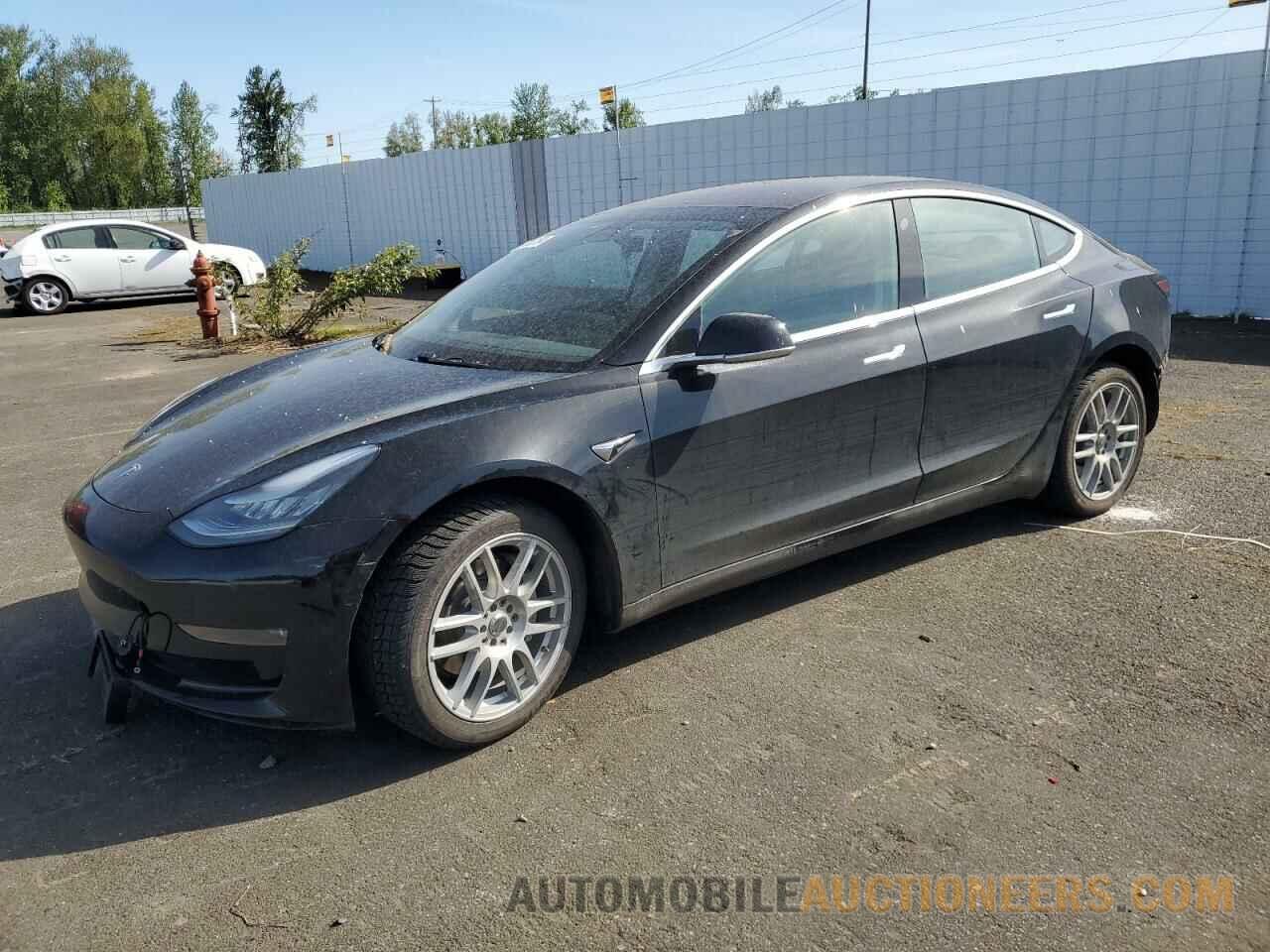 5YJ3E1EB8JF130321 TESLA MODEL 3 2018