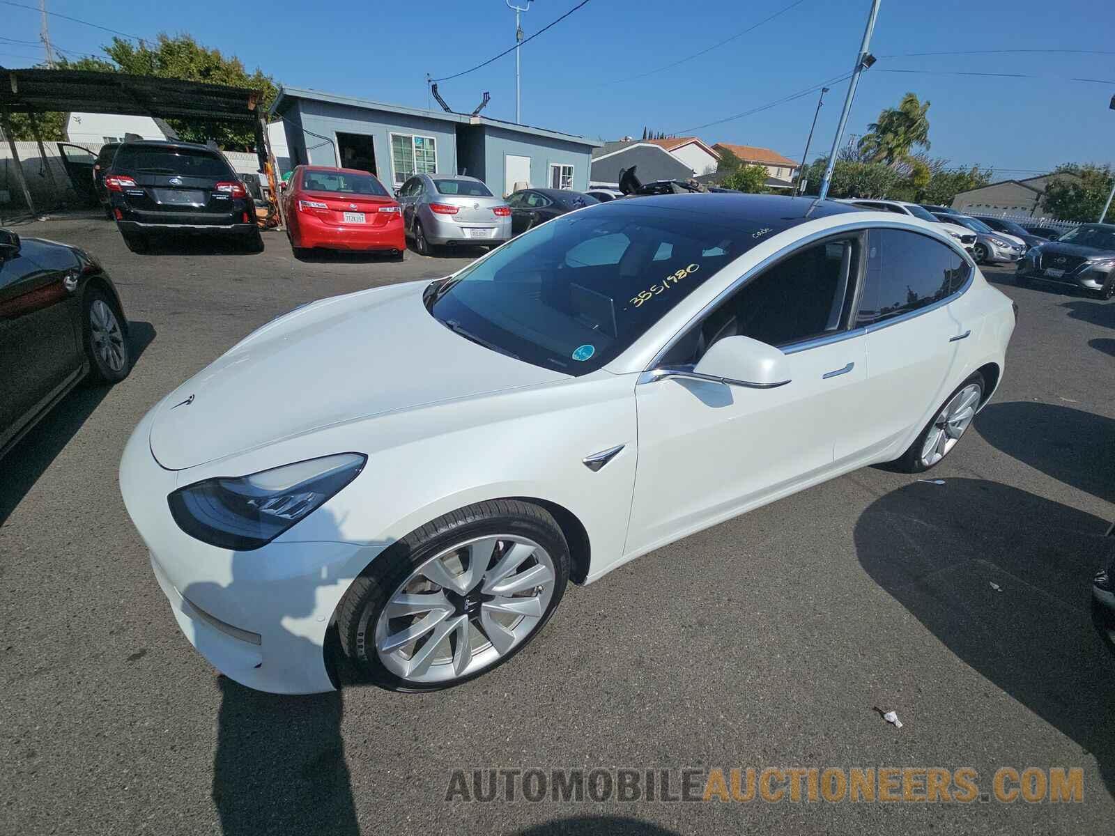 5YJ3E1EB8JF185772 Tesla Model 3 2018