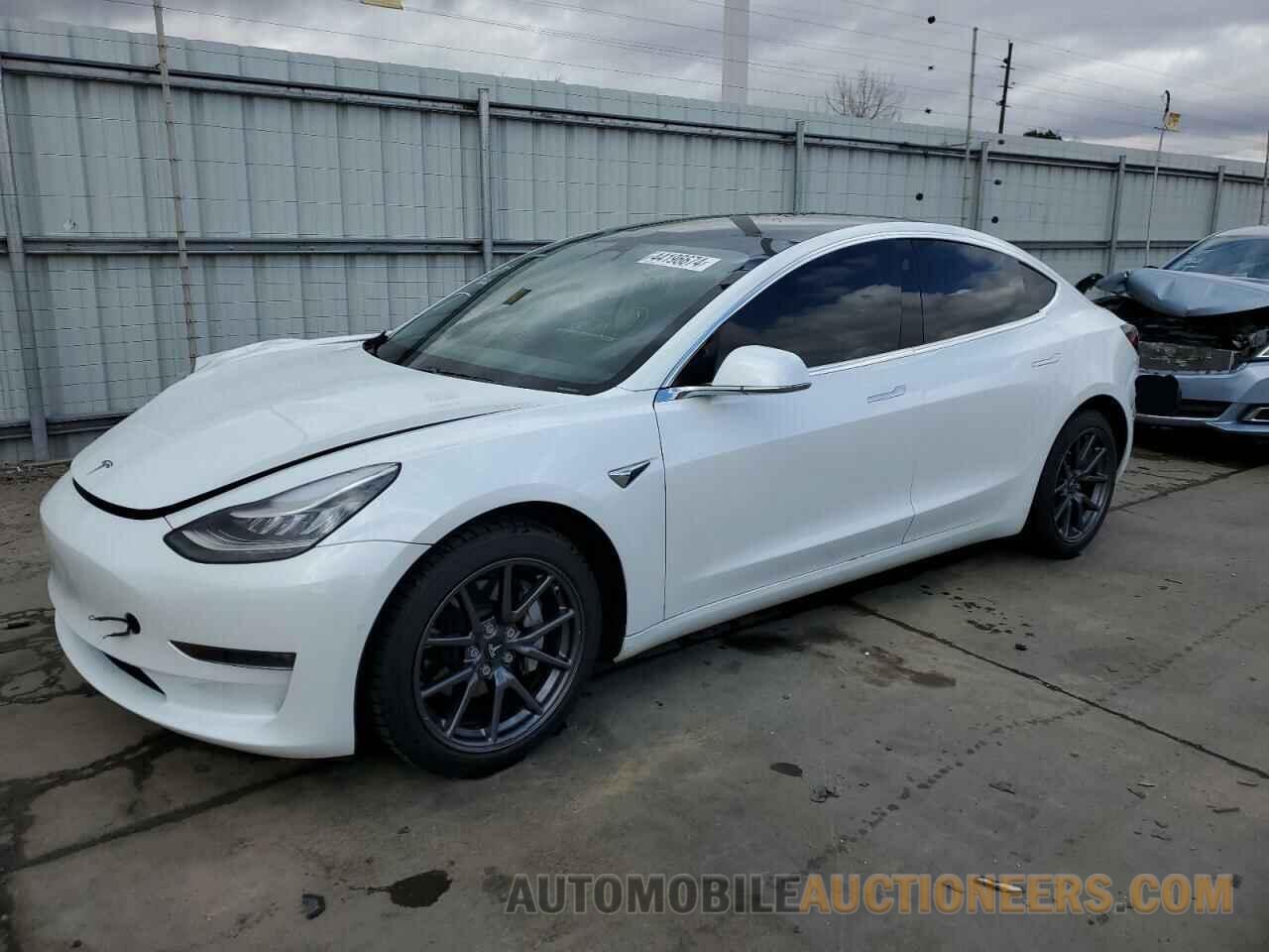 5YJ3E1EB8KF512396 TESLA MODEL 3 2019