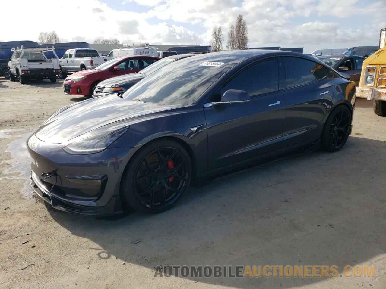 5YJ3E1EB8KF513869 TESLA MODEL 3 2019