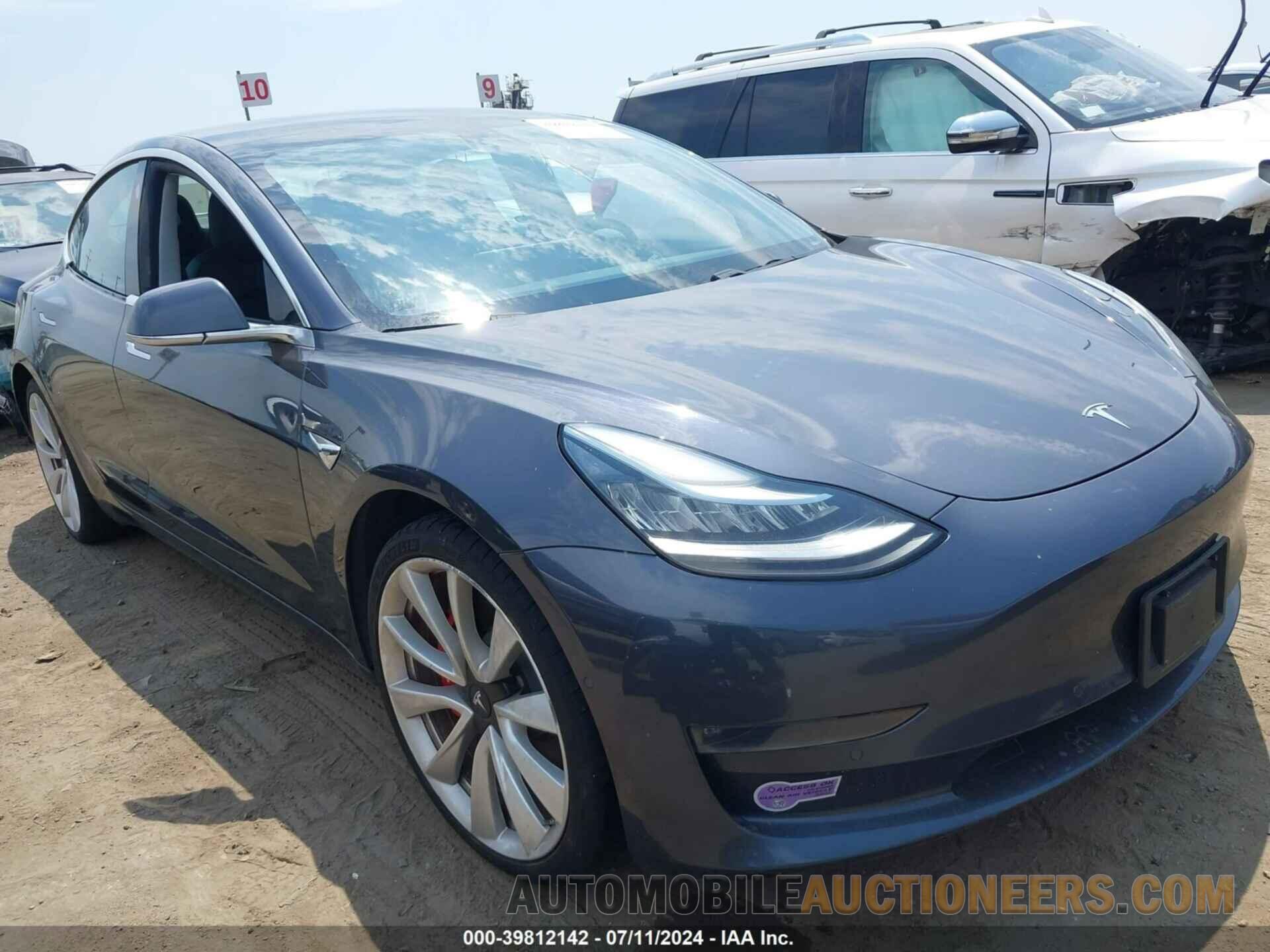 5YJ3E1EB8KF513872 TESLA MODEL 3 2019