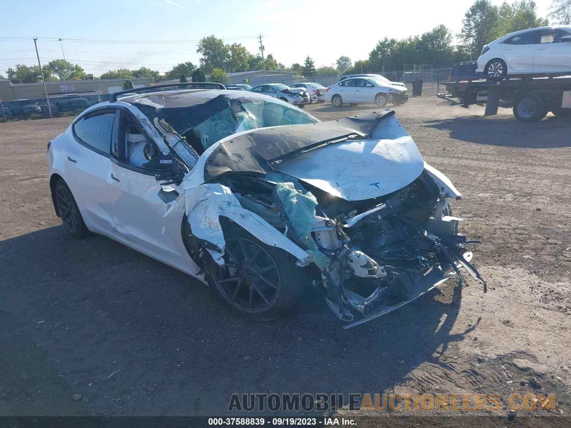 5YJ3E1EB8MF013052 TESLA MODEL 3 2021