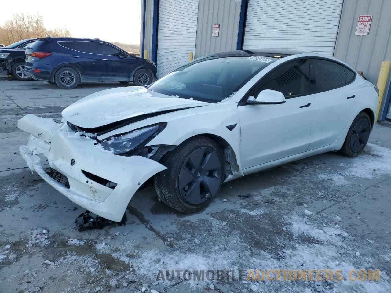 5YJ3E1EB8NF129143 TESLA MODEL 3 2022