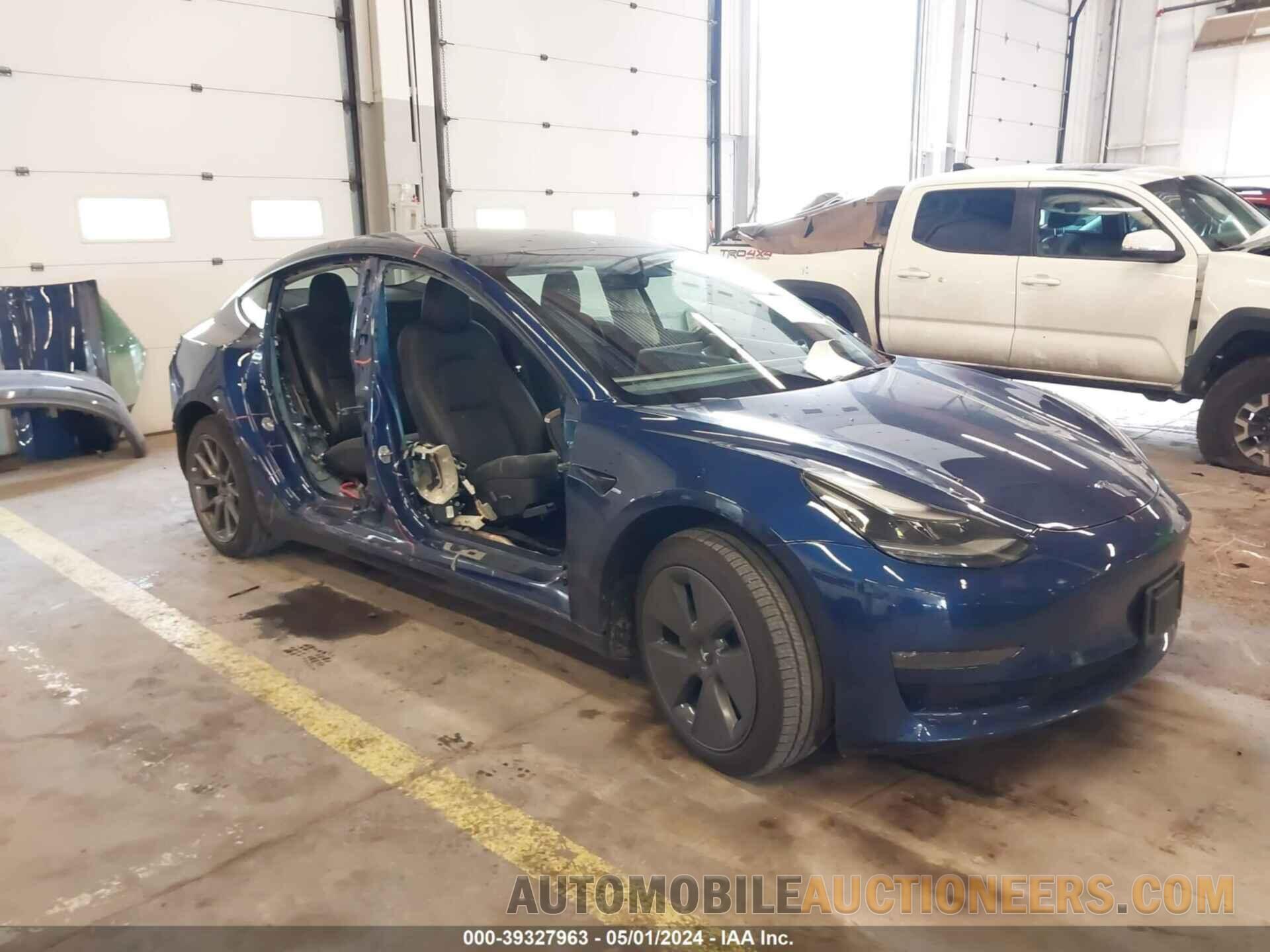 5YJ3E1EB8NF135945 TESLA MODEL 3 2022