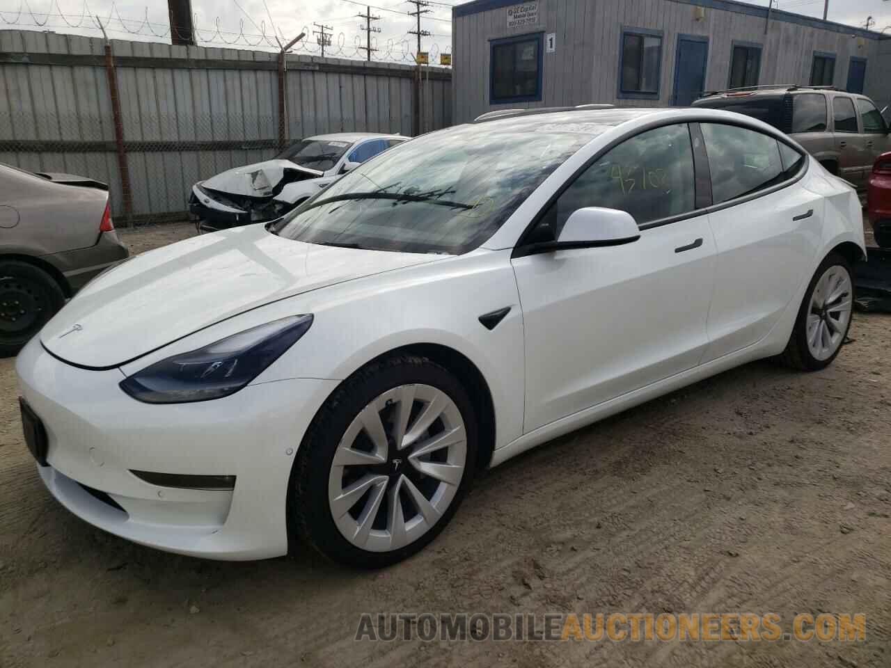 5YJ3E1EB8NF143592 TESLA MODEL 3 2022