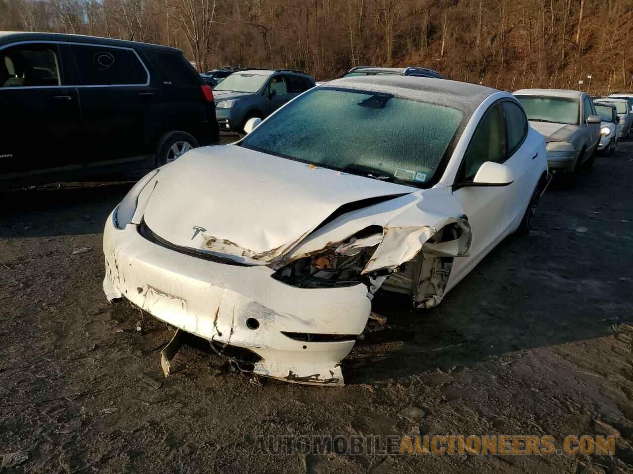 5YJ3E1EB8NF266132 TESLA MODEL 3 2022