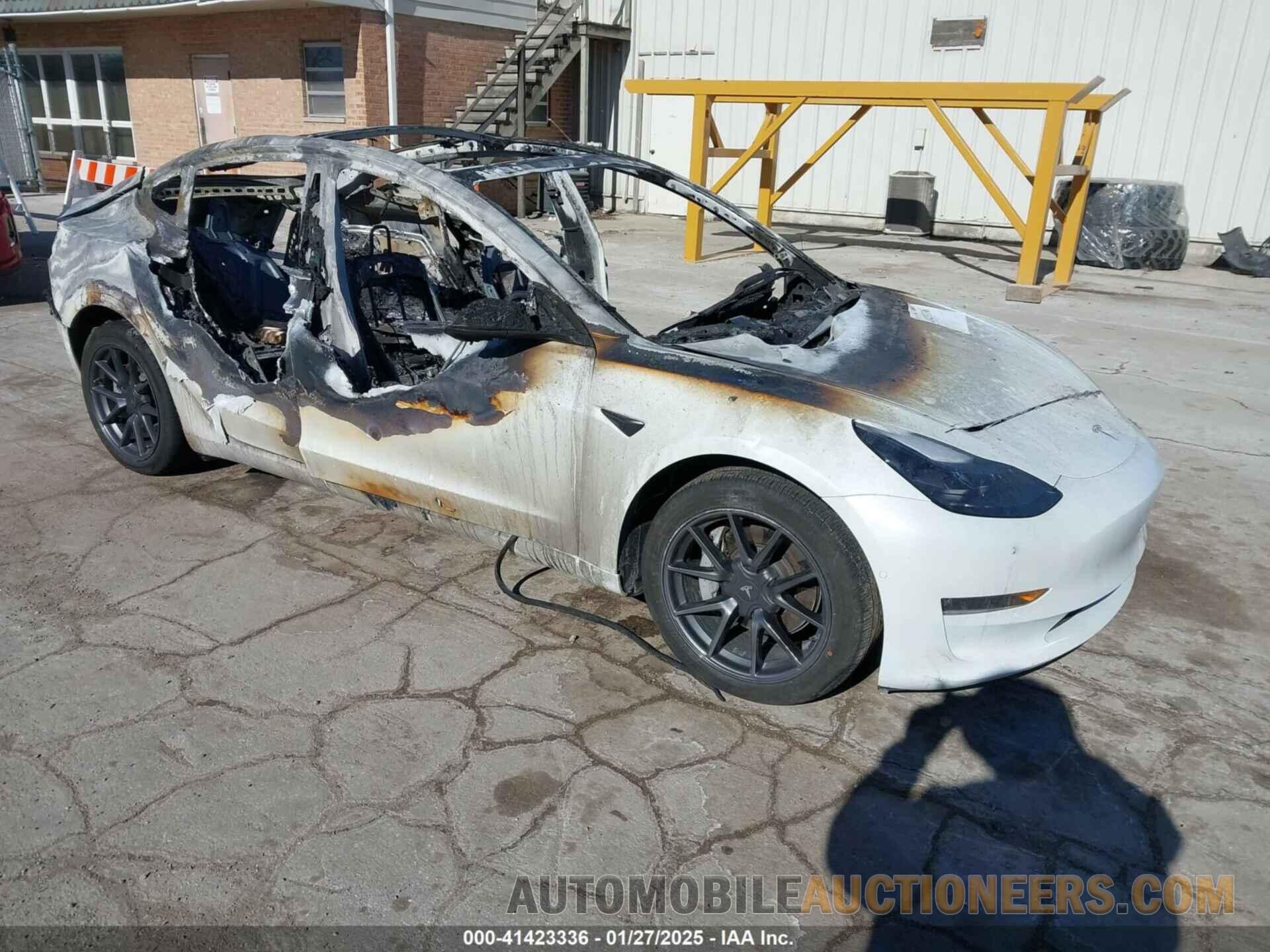 5YJ3E1EB8NF272223 TESLA MODEL 3 2022