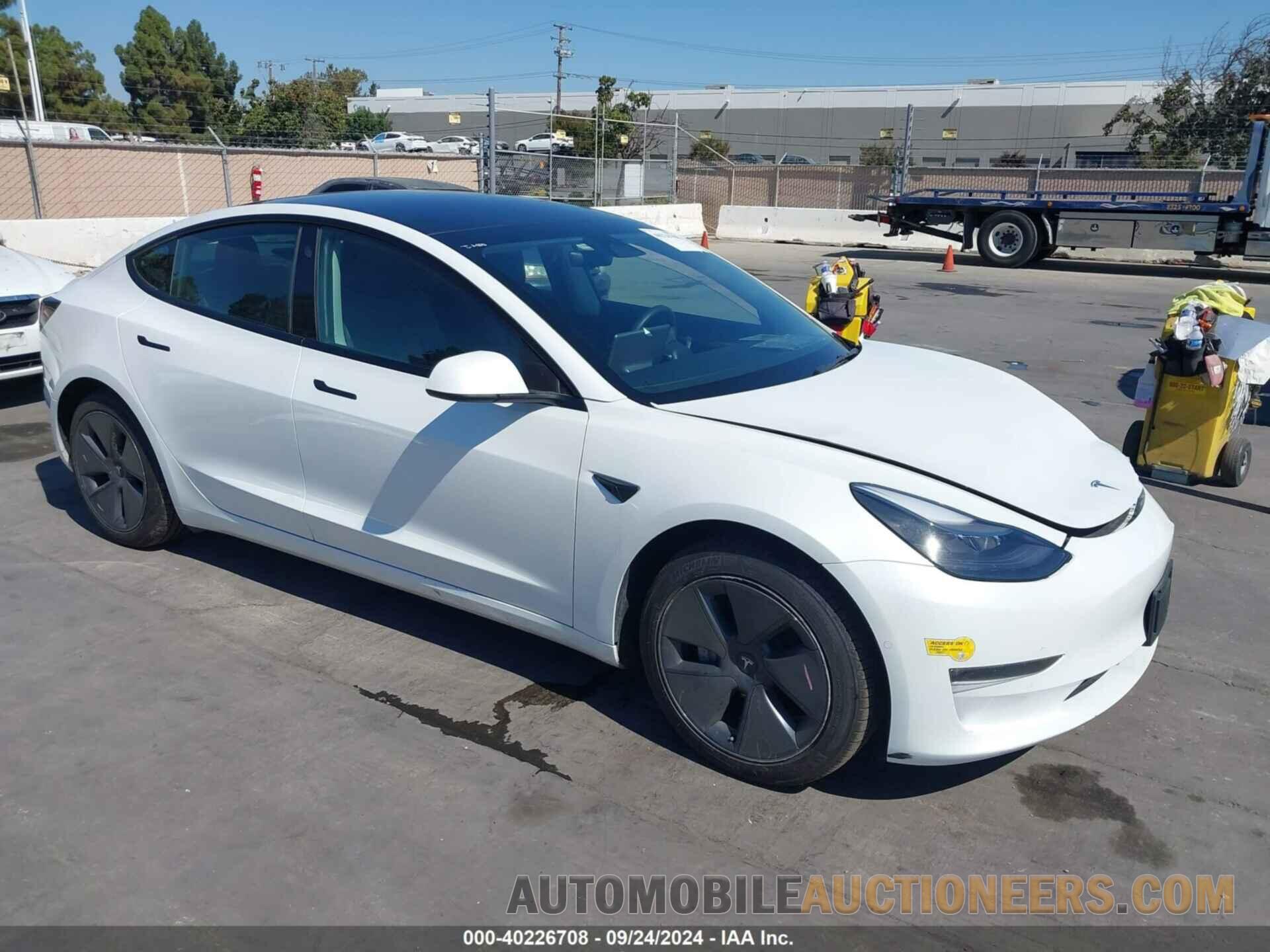 5YJ3E1EB8NF322957 TESLA MODEL 3 2022