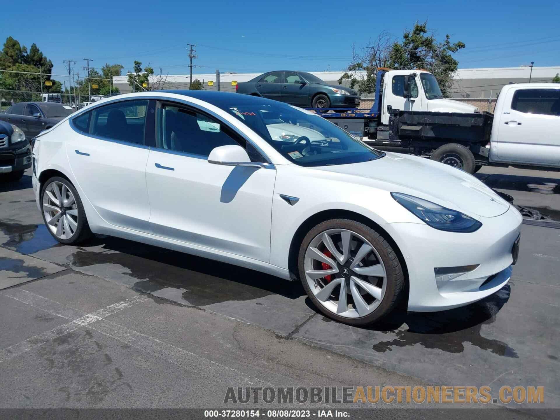 5YJ3E1EB9KF438826 TESLA MODEL 3 2019