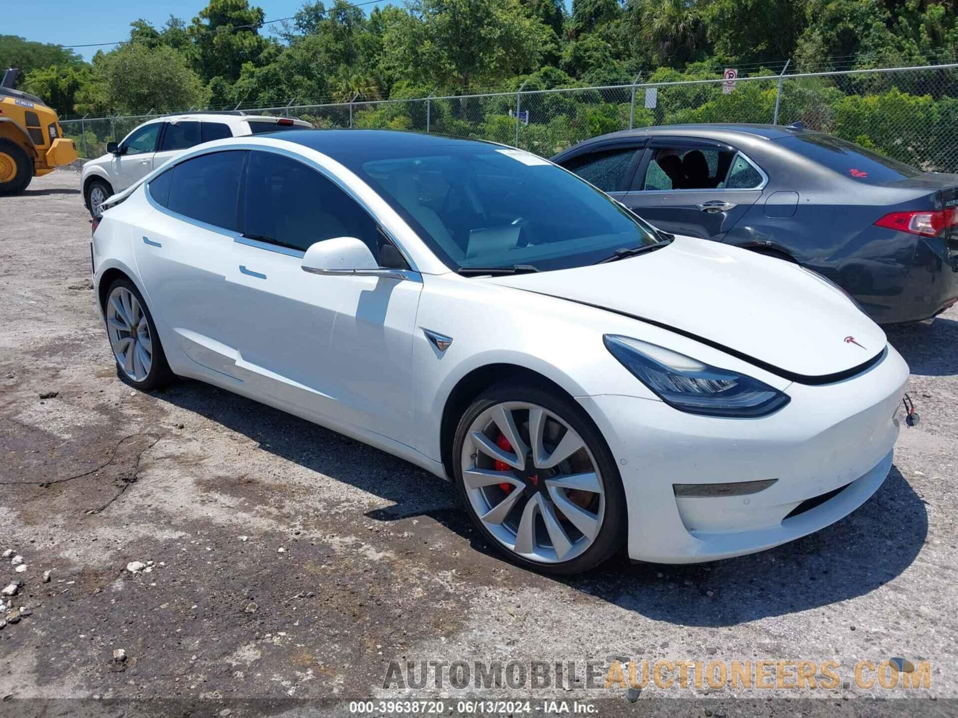 5YJ3E1EBXJF055900 TESLA MODEL 3 2018