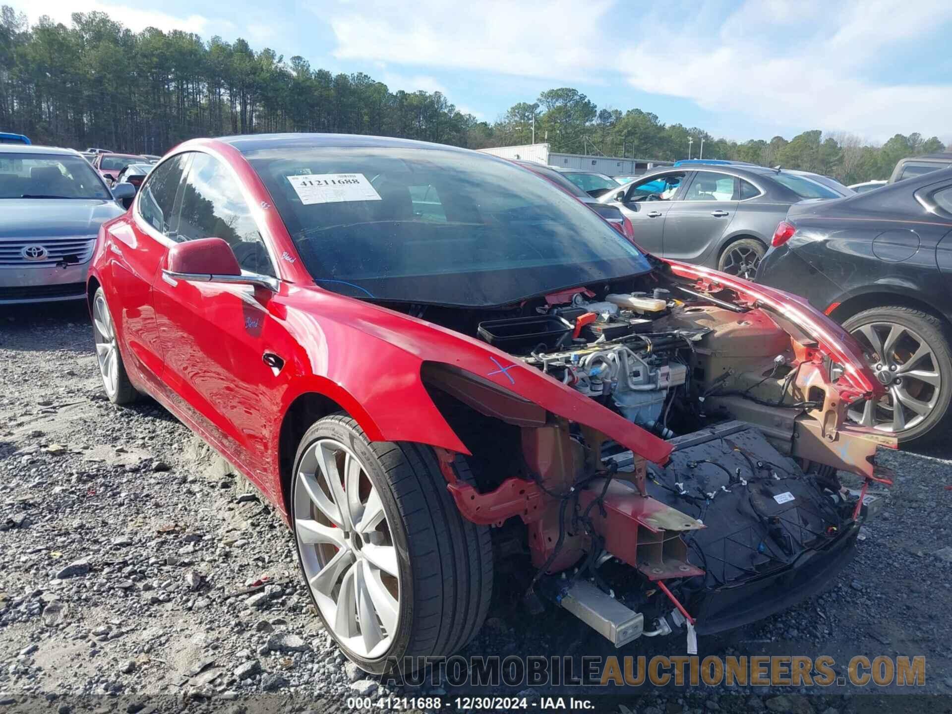 5YJ3E1EBXJF063141 TESLA MODEL 3 2018