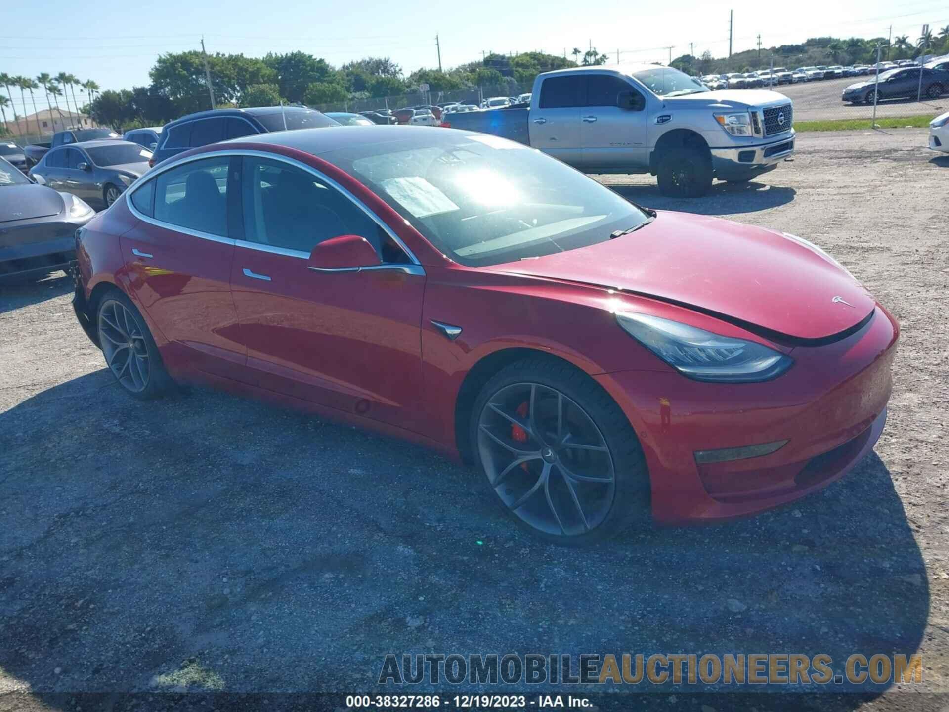 5YJ3E1EBXJF063284 TESLA MODEL 3 2018