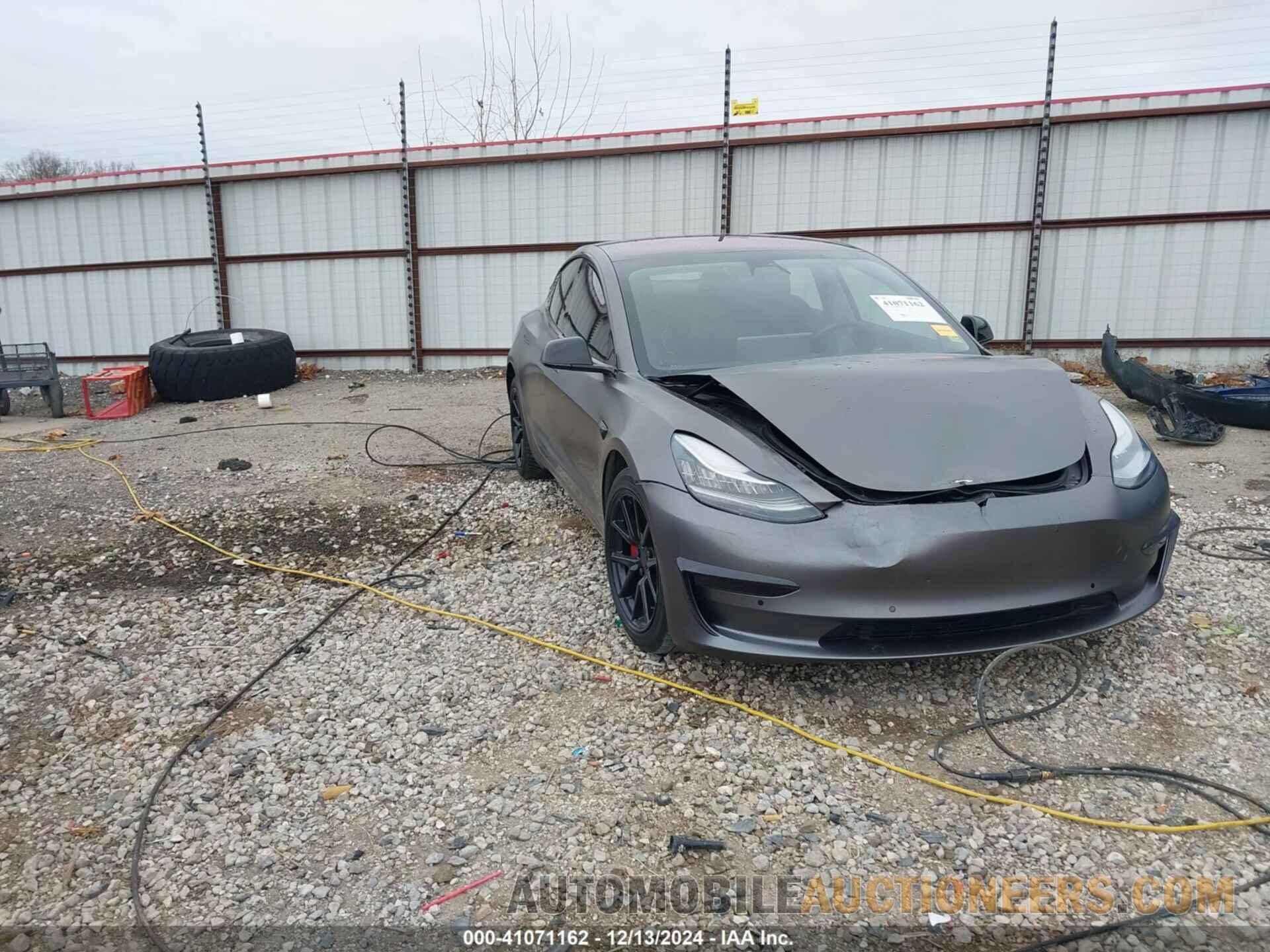 5YJ3E1EBXJF067979 TESLA MODEL 3 2018