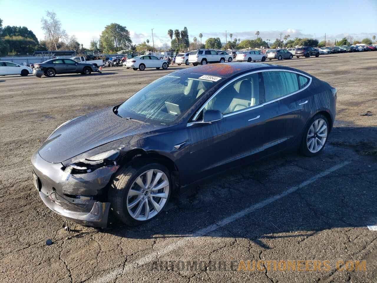 5YJ3E1EBXJF069070 TESLA MODEL 3 2018