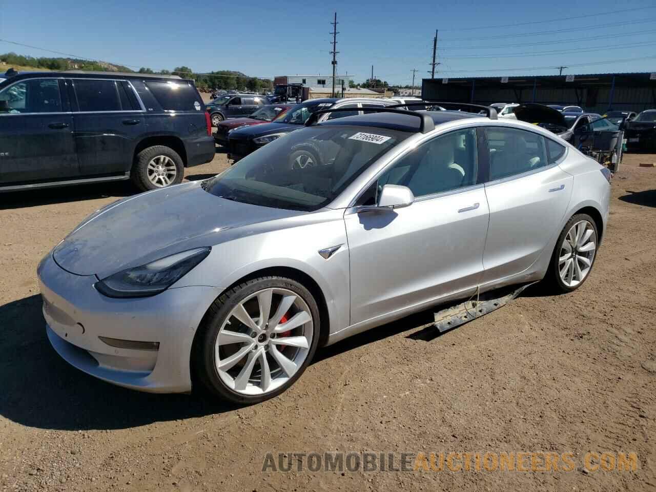 5YJ3E1EBXJF074334 TESLA MODEL 3 2018