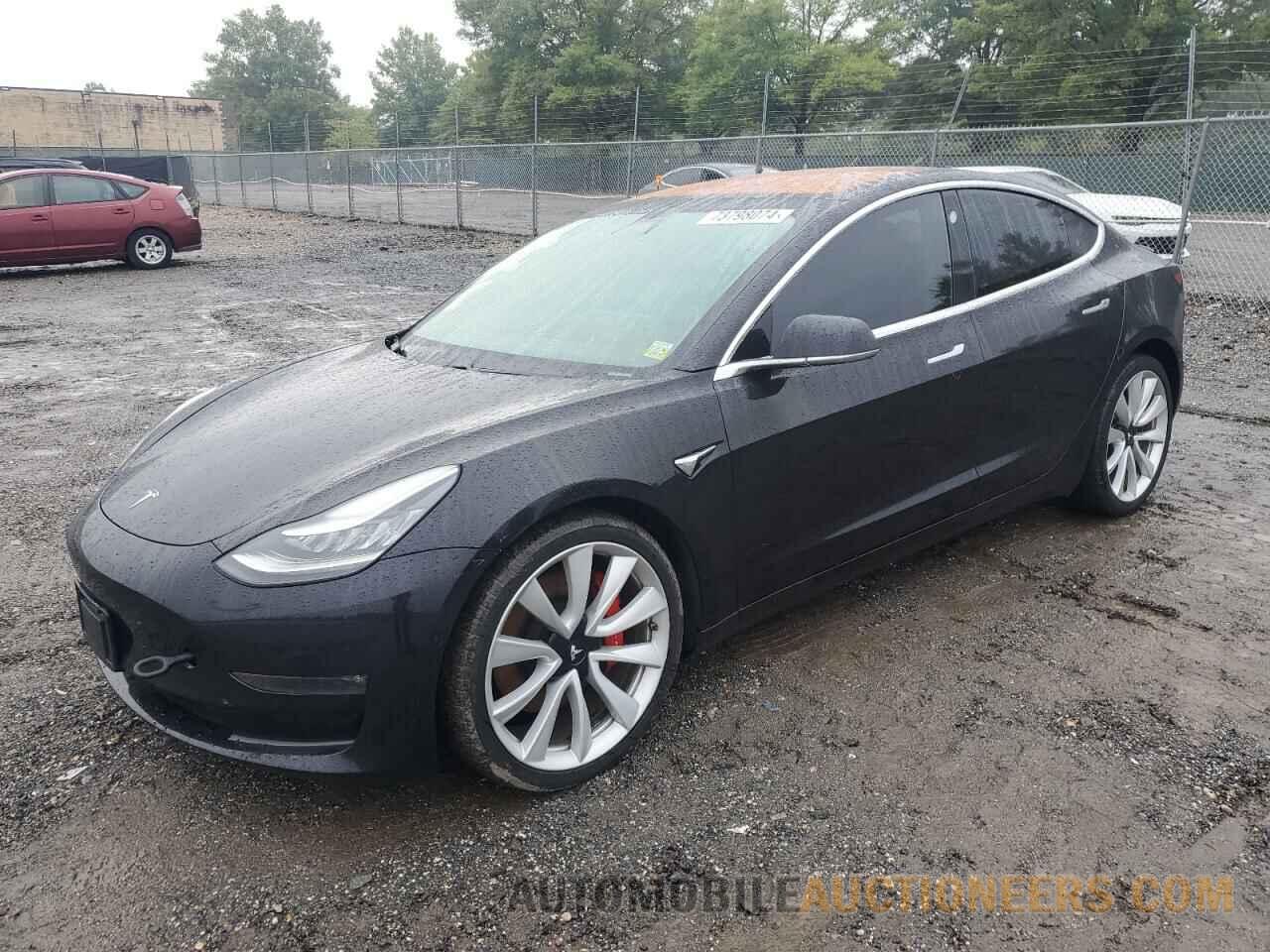 5YJ3E1EBXJF082689 TESLA MODEL 3 2018