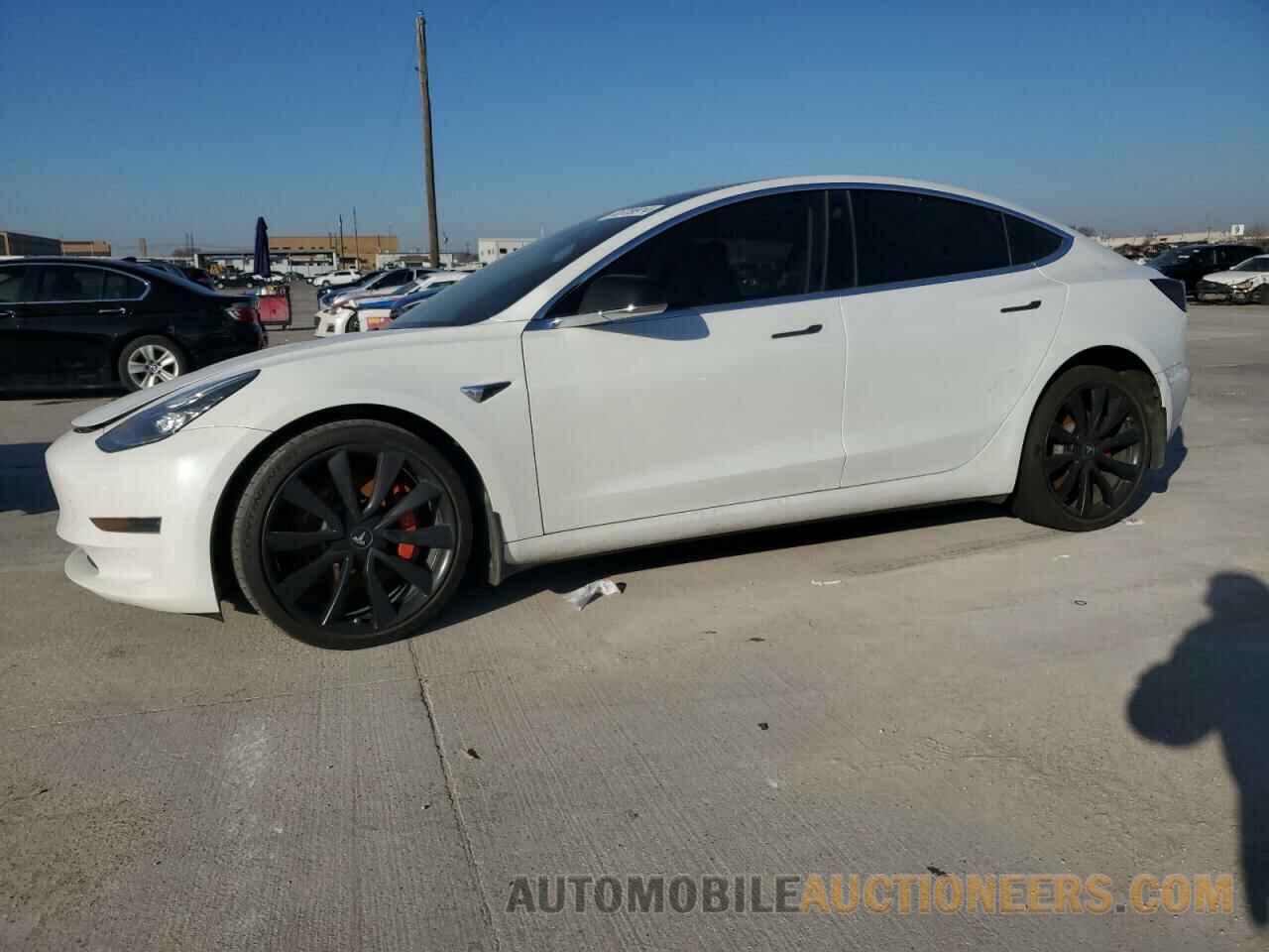 5YJ3E1EBXJF083826 TESLA MODEL 3 2018