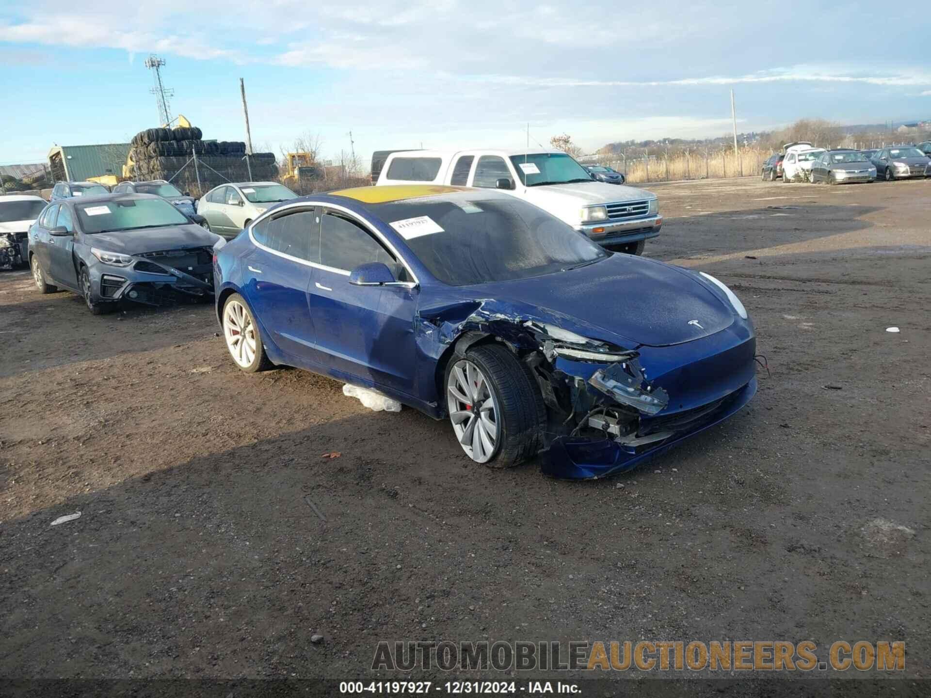 5YJ3E1EBXJF084121 TESLA MODEL 3 2018