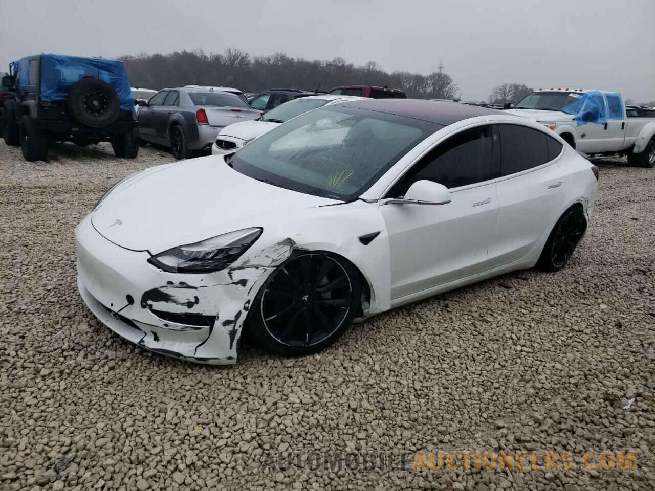 5YJ3E1EBXJF089013 TESLA MODEL 3 2018