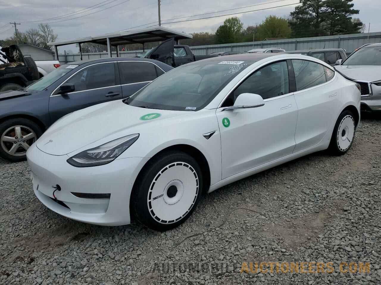 5YJ3E1EBXJF093899 TESLA MODEL 3 2018