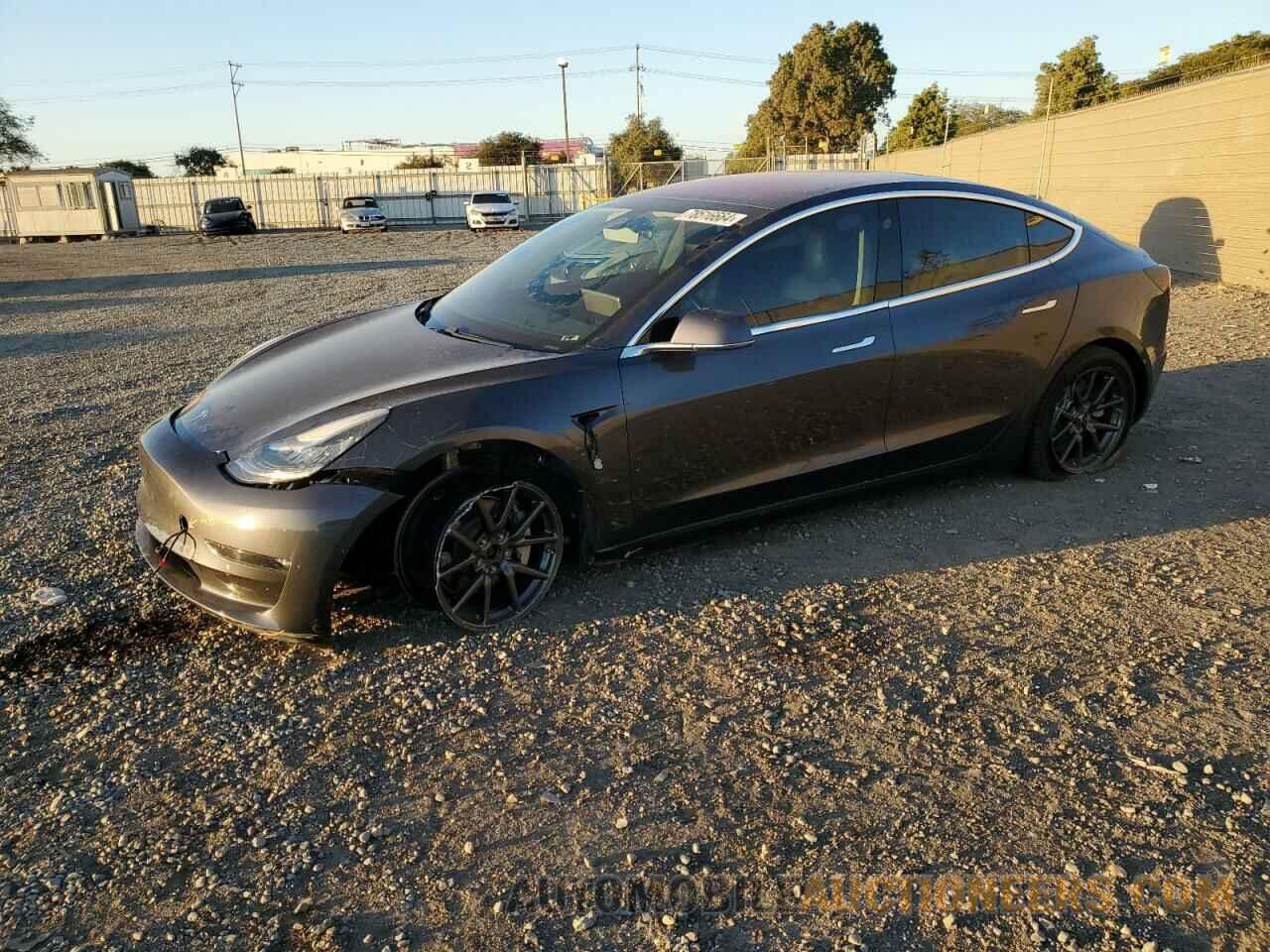 5YJ3E1EBXJF114069 TESLA MODEL 3 2018