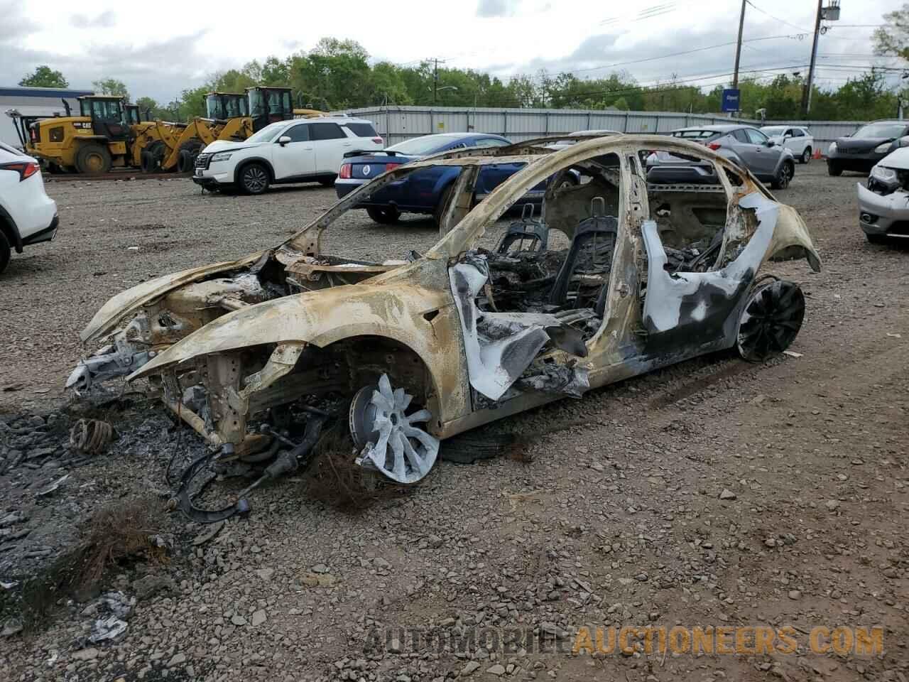 5YJ3E1EBXRF740913 TESLA MODEL 3 2024