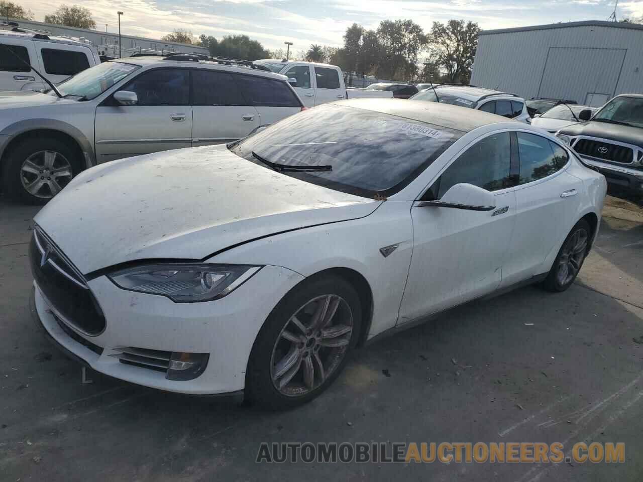 5YJSA1CN3DFP27546 TESLA MODEL S 2013