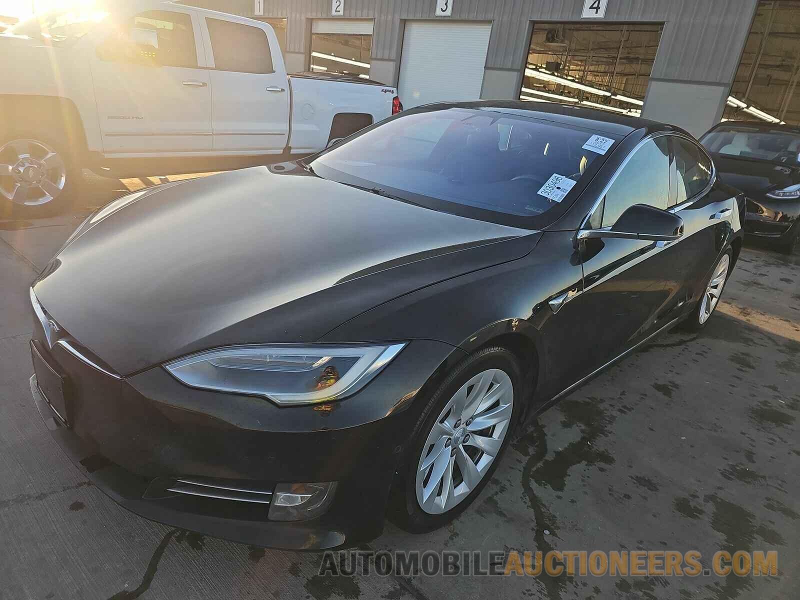 5YJSA1E10HF209989 Tesla Model S 2017