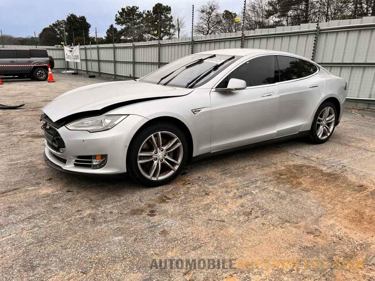 5YJSA1E17FF111670 TESLA MODEL S 2015